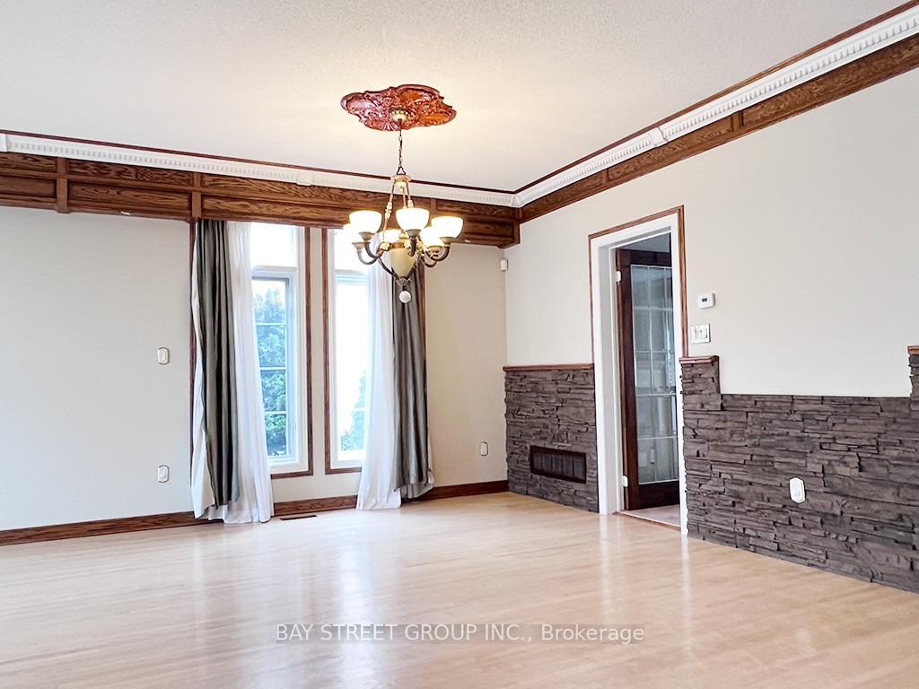 Photo 4 of 49 Forester Crescent, Markham, Cachet — HOMEH
