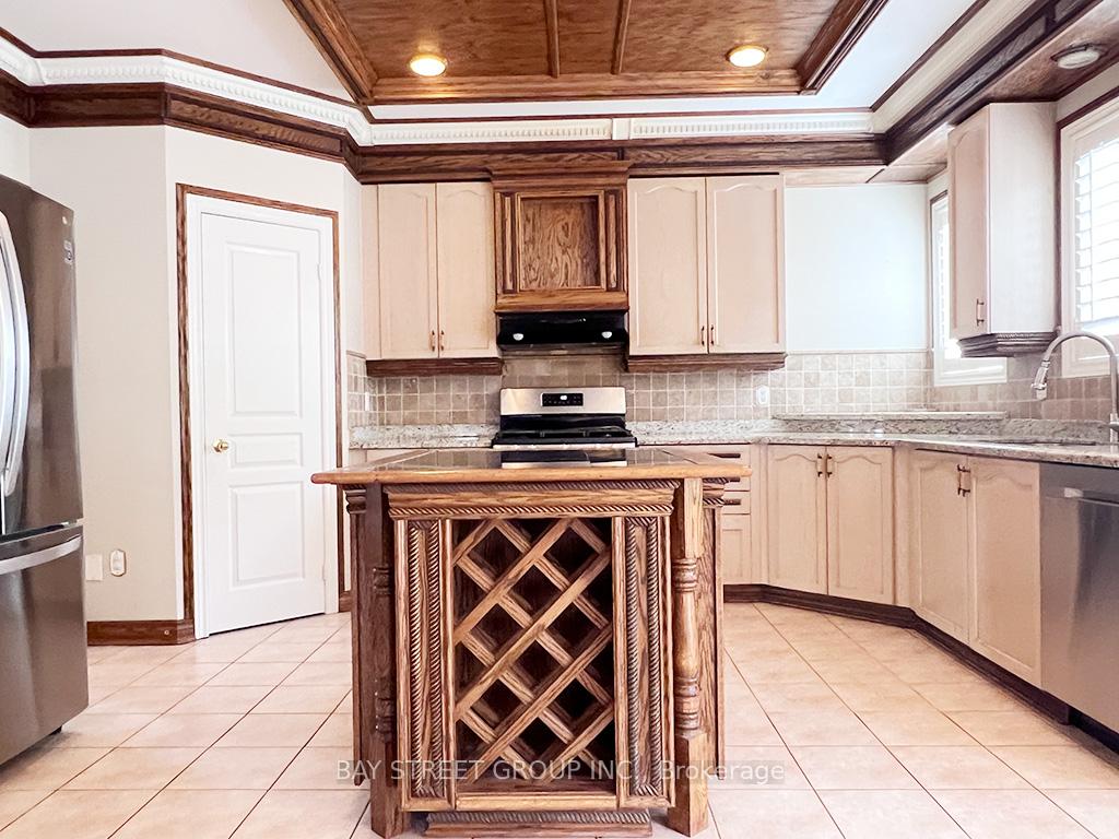 Photo 5 of 49 Forester Crescent, Markham, Cachet — HOMEH