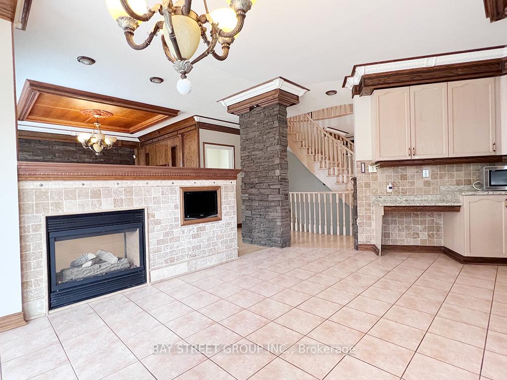 Photo 8 of 49 Forester Crescent, Markham, Cachet — HOMEH