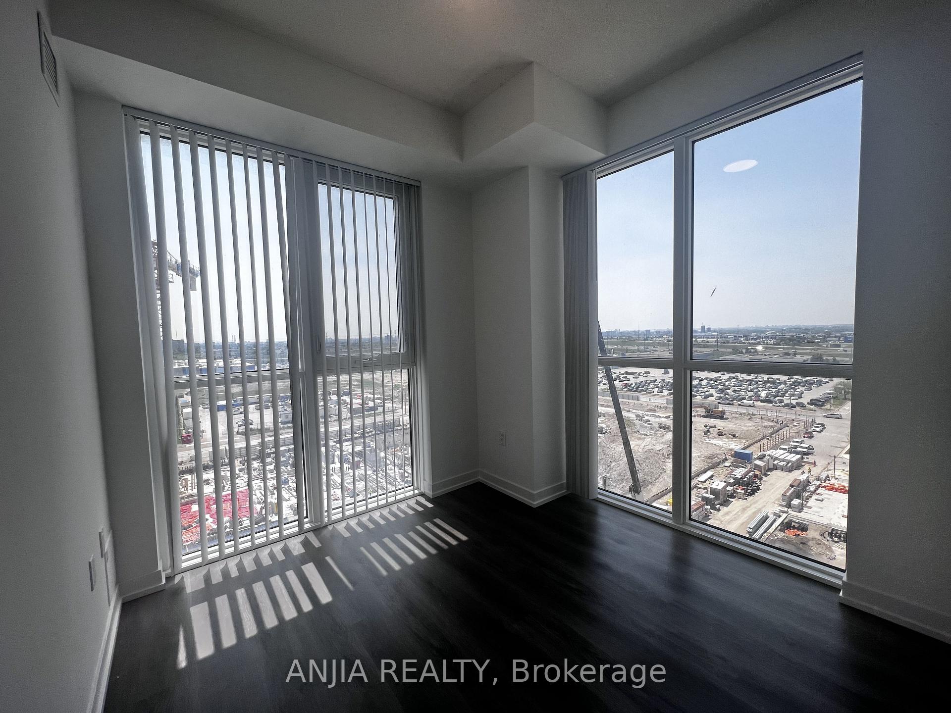 Photo 2 of Unit 1112, 28 Interchange Way, Vaughan, Vaughan Corporate Centre — HOMEH