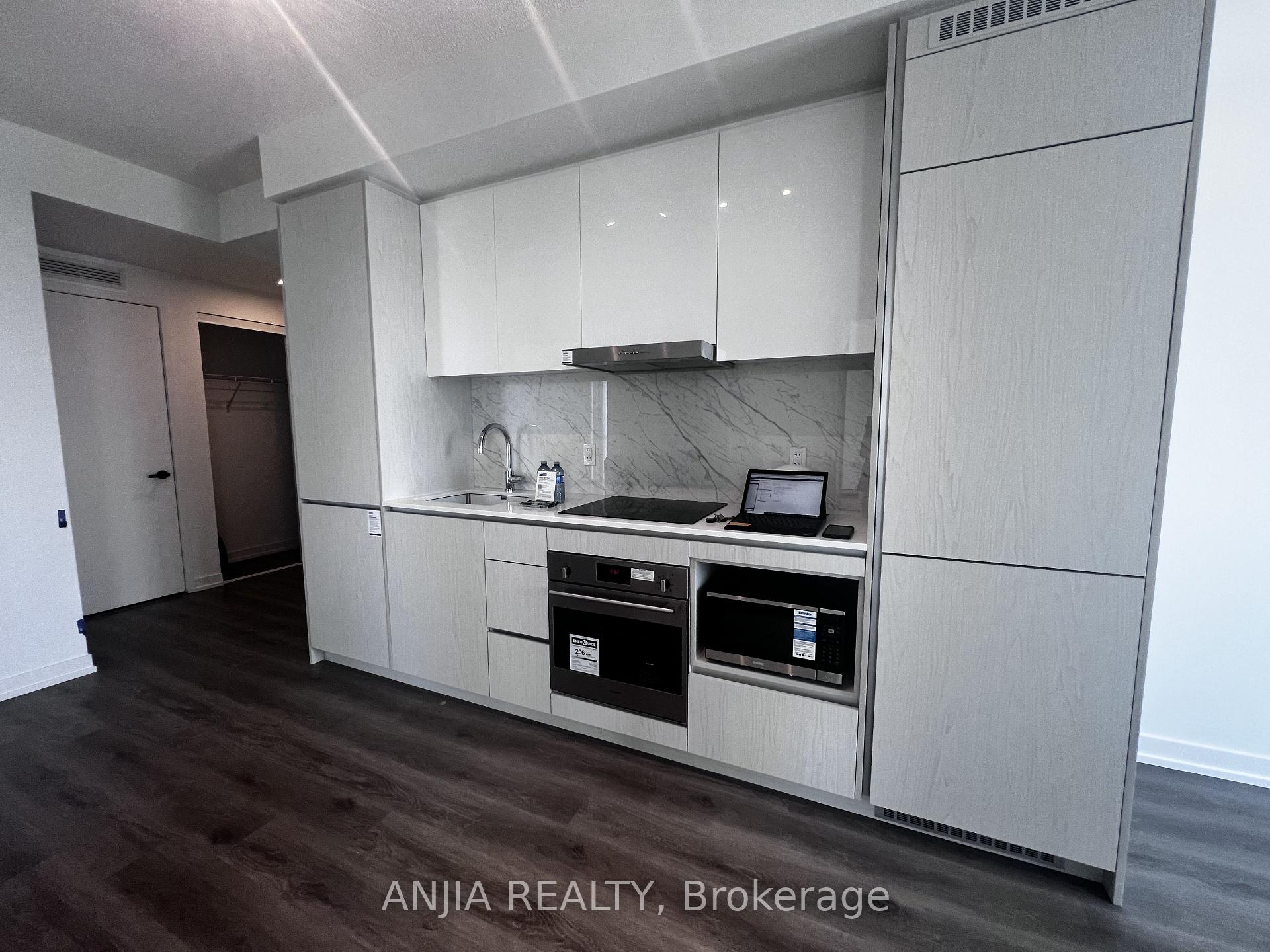 Photo 3 of Unit 1112, 28 Interchange Way, Vaughan, Vaughan Corporate Centre — HOMEH