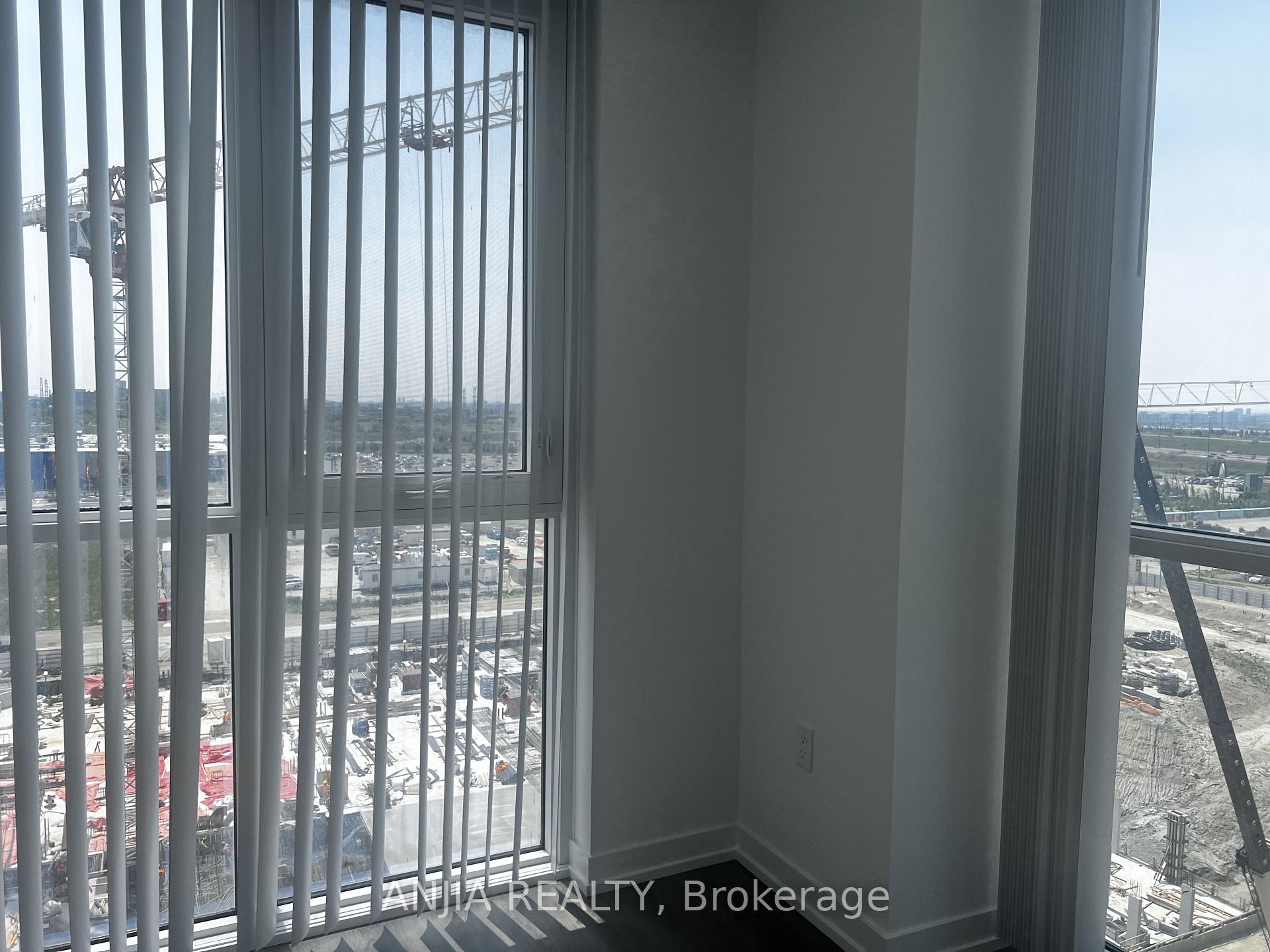 Photo 4 of Unit 1112, 28 Interchange Way, Vaughan, Vaughan Corporate Centre — HOMEH