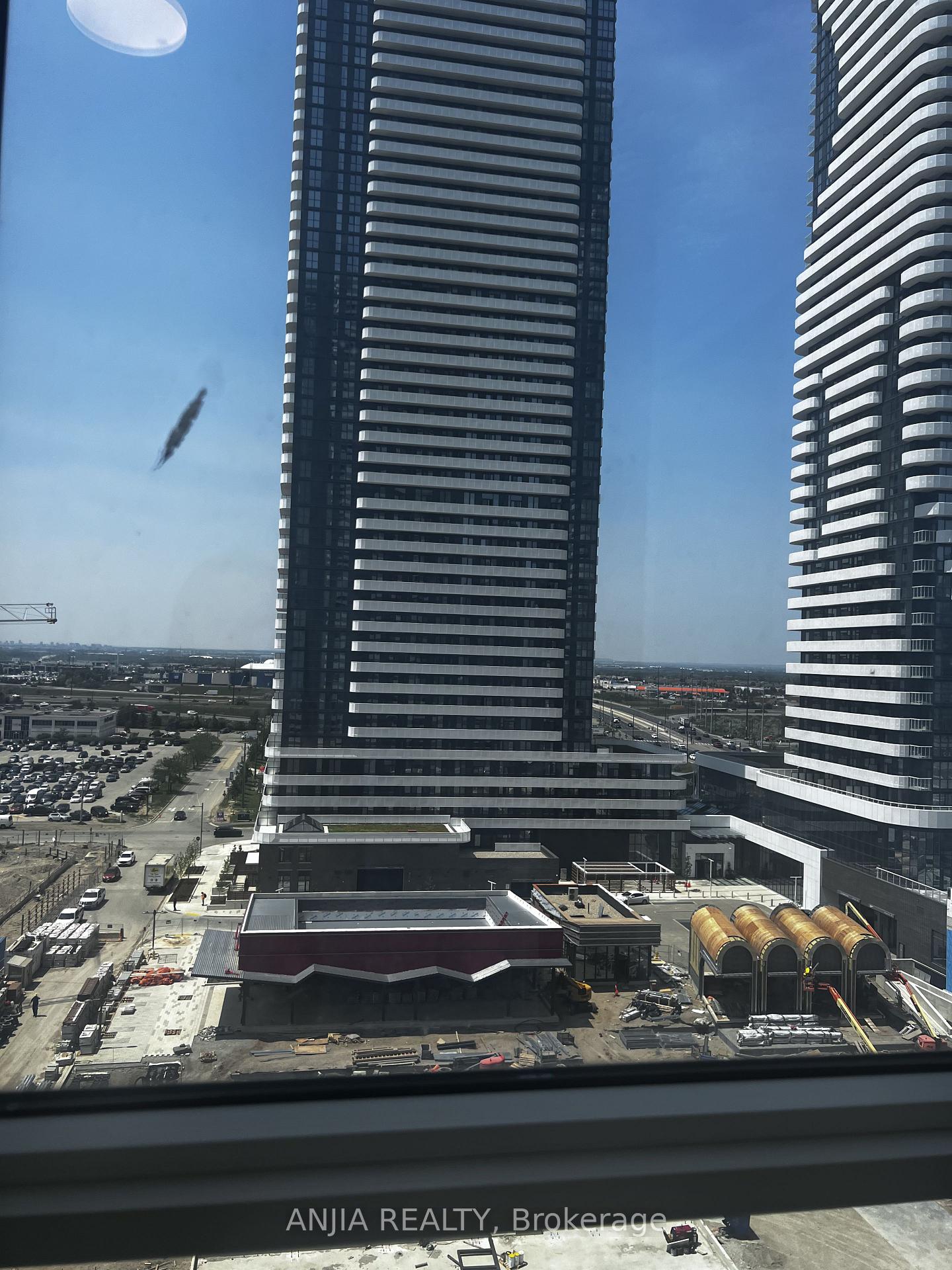 Photo 5 of Unit 1112, 28 Interchange Way, Vaughan, Vaughan Corporate Centre — HOMEH