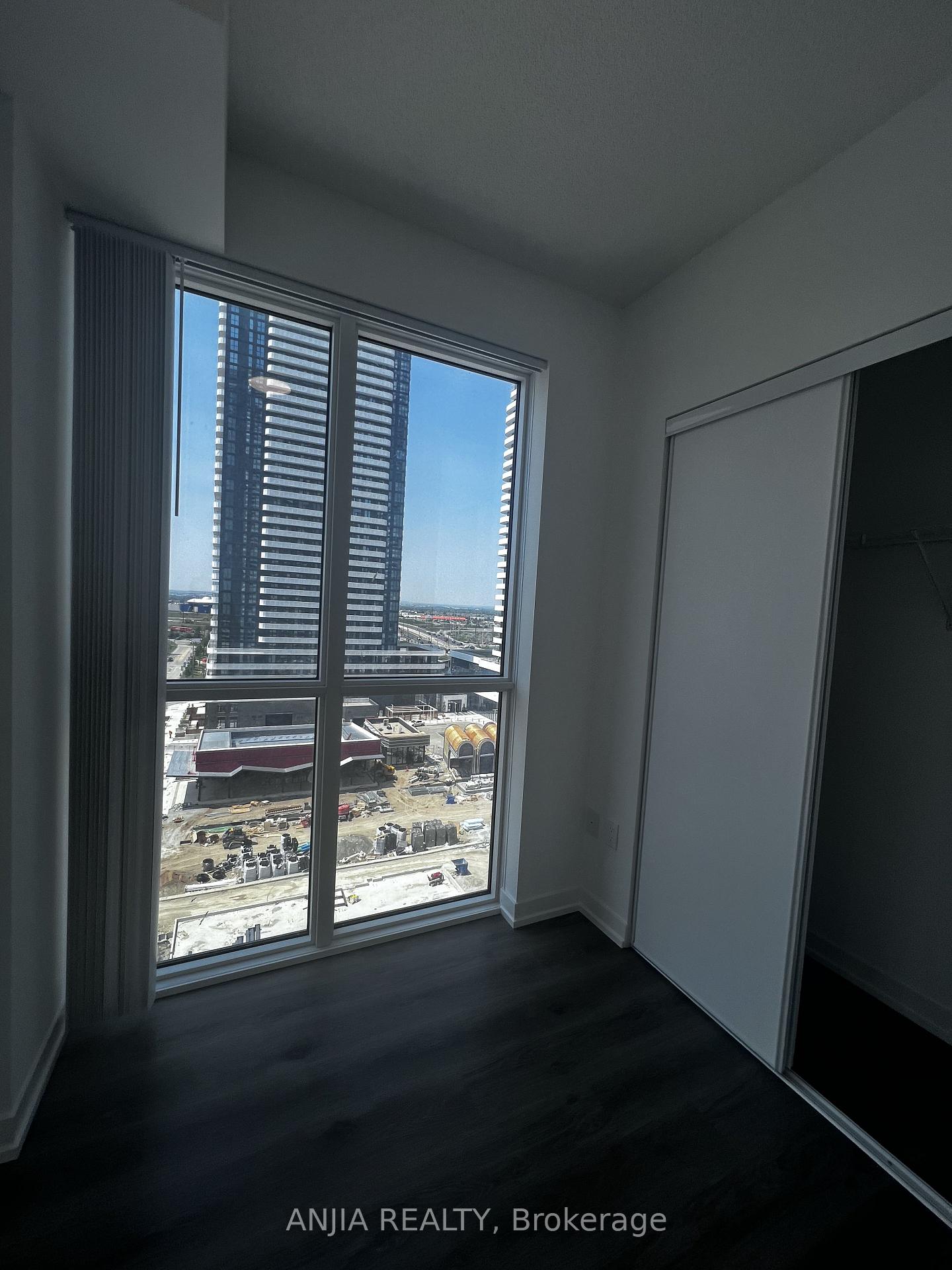 Photo 7 of Unit 1112, 28 Interchange Way, Vaughan, Vaughan Corporate Centre — HOMEH