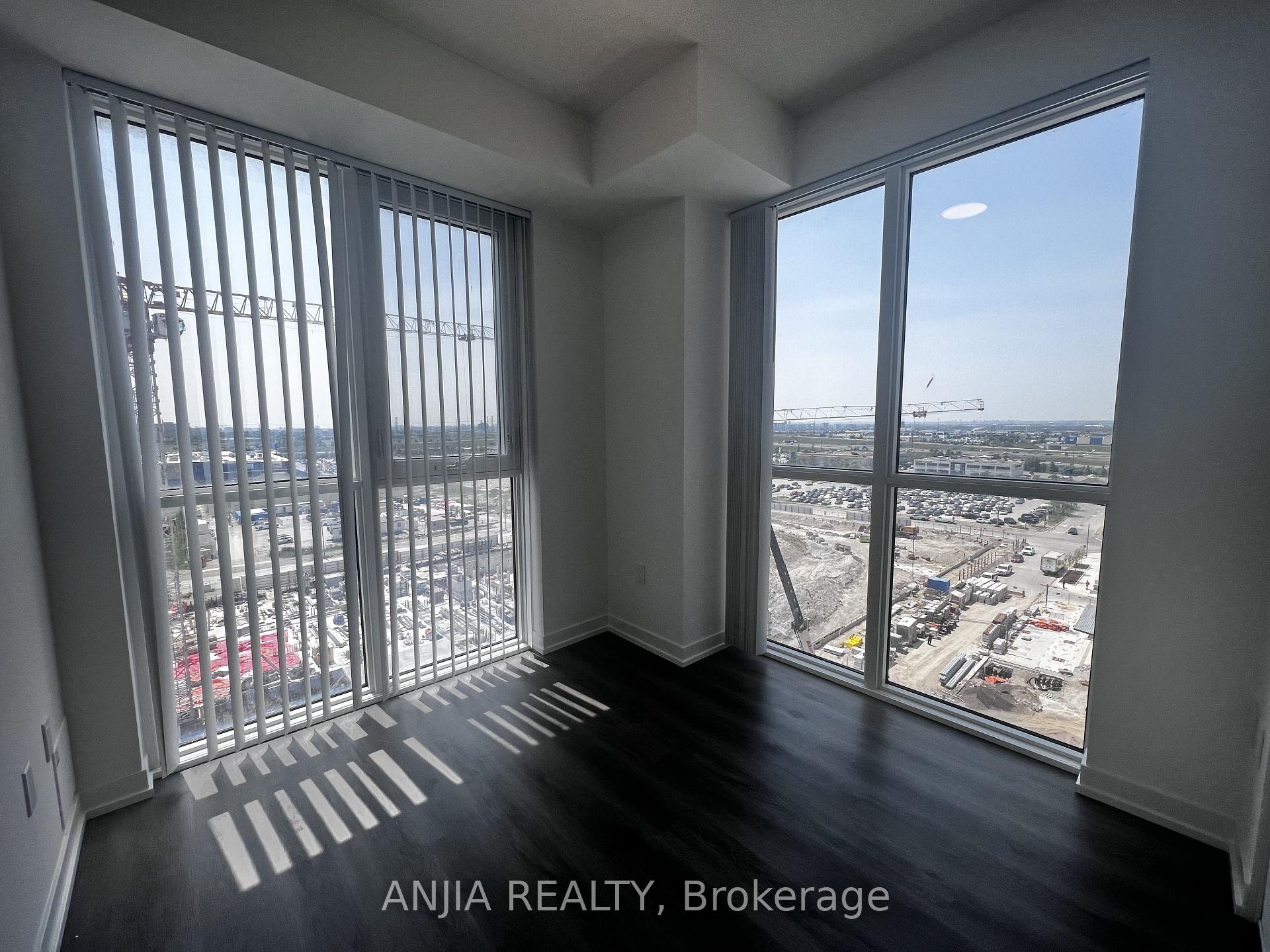 Photo 10 of Unit 1112, 28 Interchange Way, Vaughan, Vaughan Corporate Centre — HOMEH