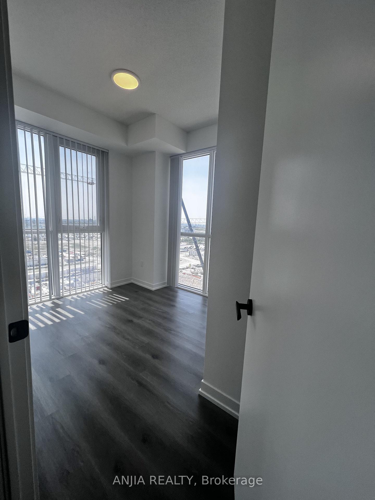 Photo 11 of Unit 1112, 28 Interchange Way, Vaughan, Vaughan Corporate Centre — HOMEH