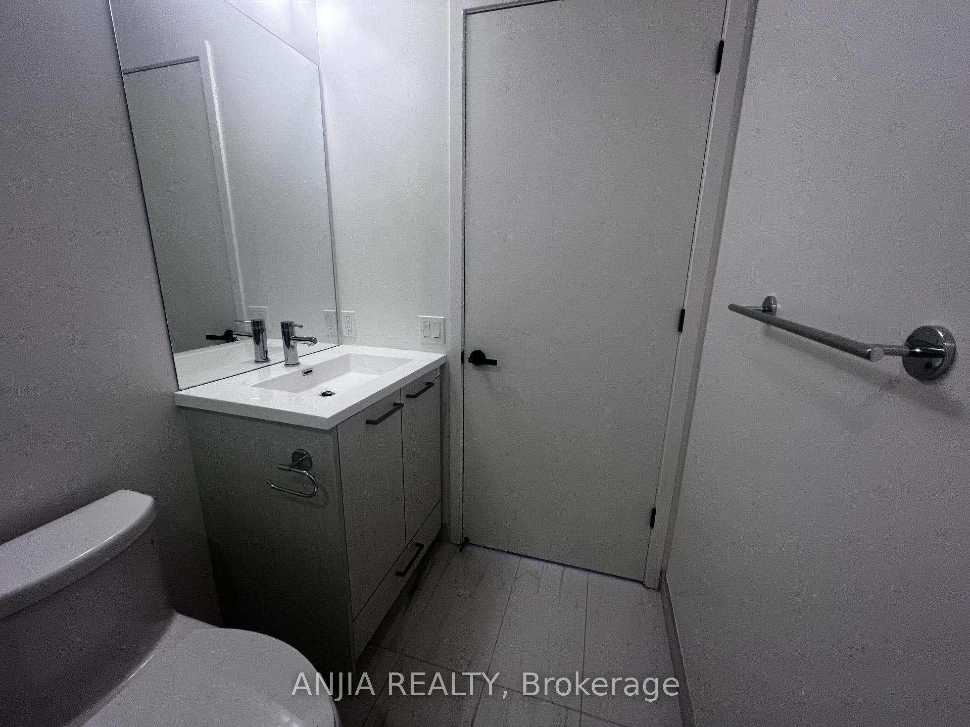 Photo 12 of Unit 1112, 28 Interchange Way, Vaughan, Vaughan Corporate Centre — HOMEH
