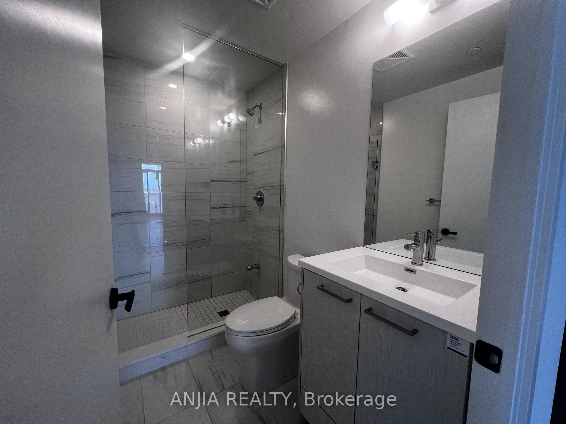 Photo 13 of Unit 1112, 28 Interchange Way, Vaughan, Vaughan Corporate Centre — HOMEH