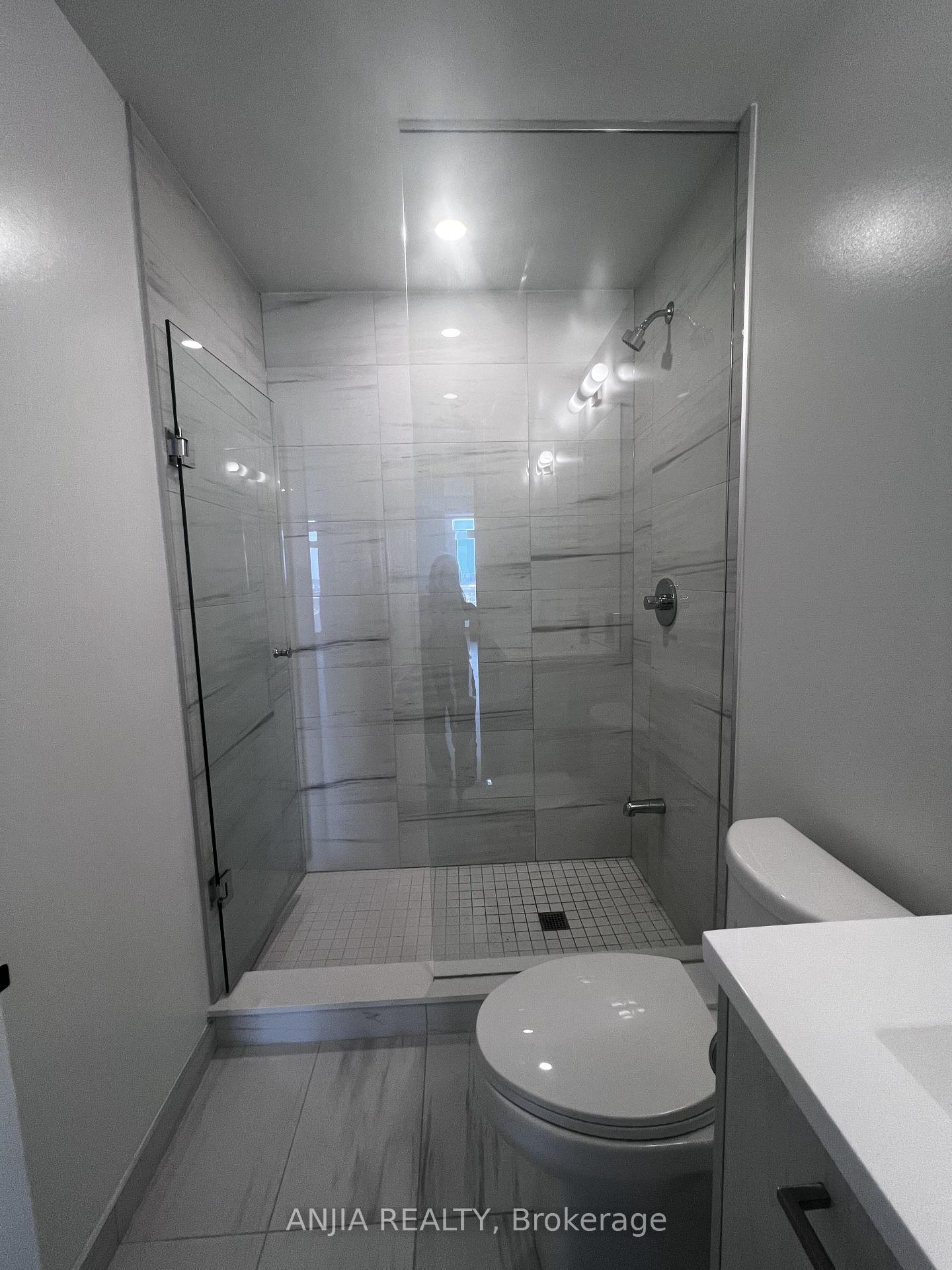 Photo 14 of Unit 1112, 28 Interchange Way, Vaughan, Vaughan Corporate Centre — HOMEH