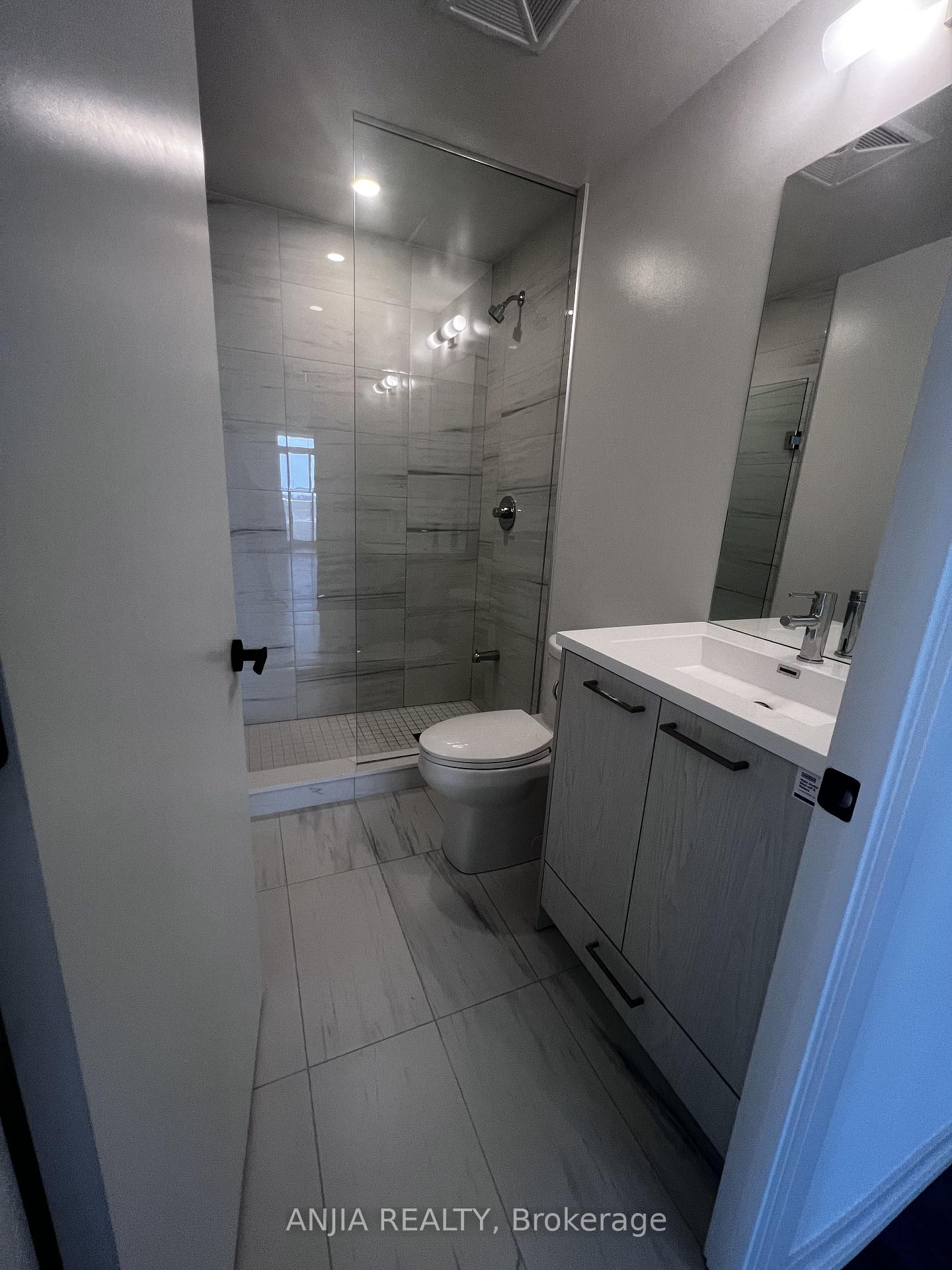 Photo 15 of Unit 1112, 28 Interchange Way, Vaughan, Vaughan Corporate Centre — HOMEH