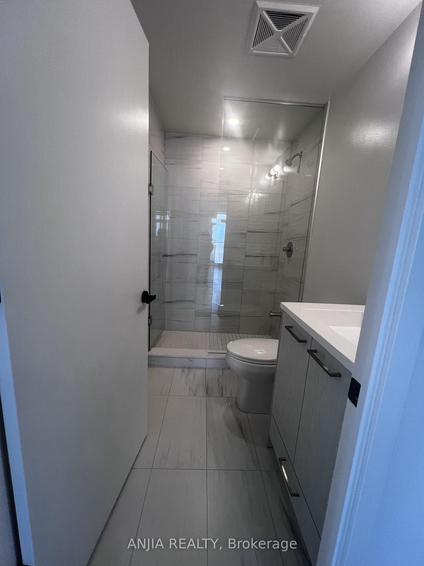 Photo 16 of Unit 1112, 28 Interchange Way, Vaughan, Vaughan Corporate Centre — HOMEH