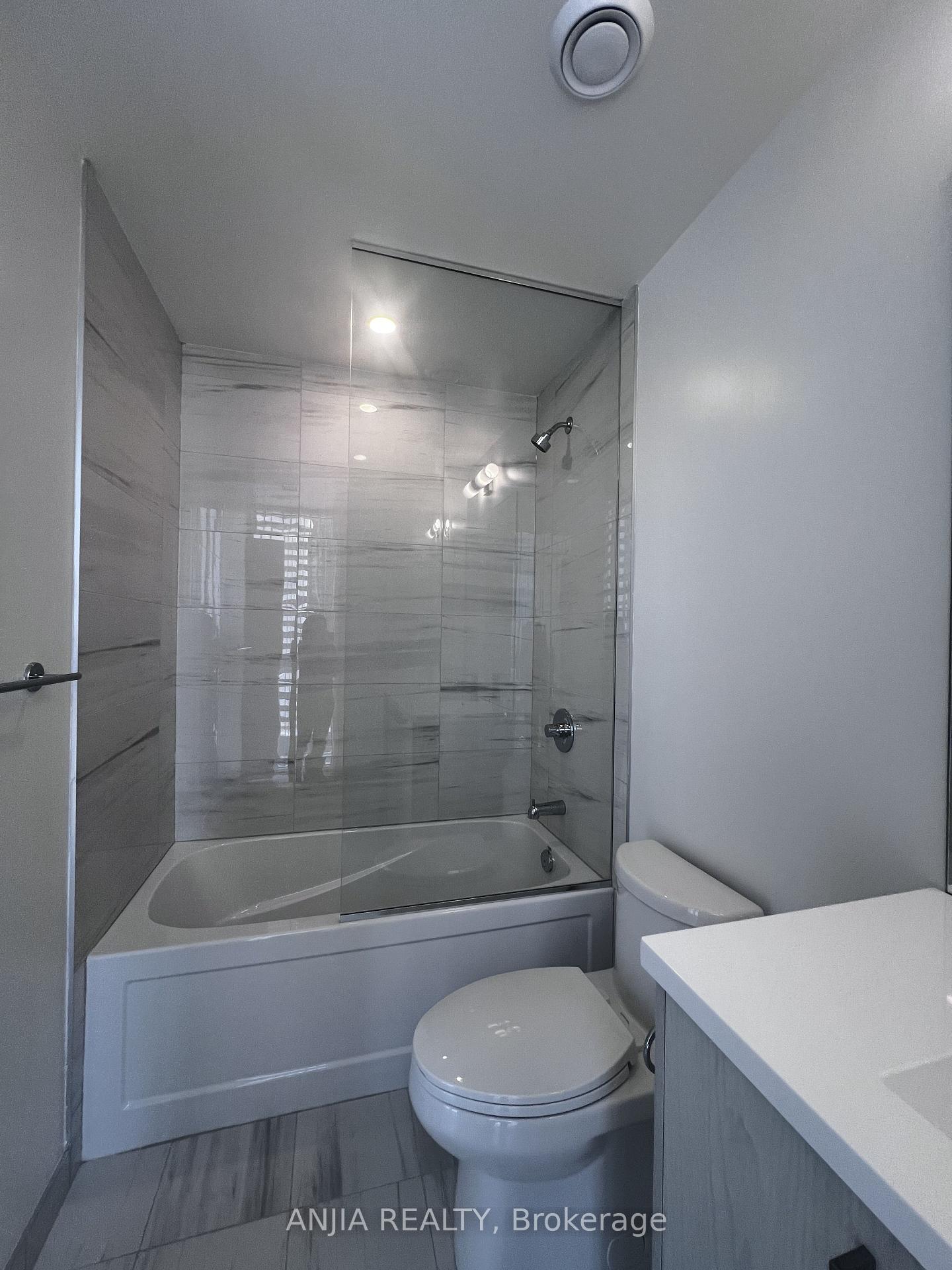 Photo 19 of Unit 1112, 28 Interchange Way, Vaughan, Vaughan Corporate Centre — HOMEH