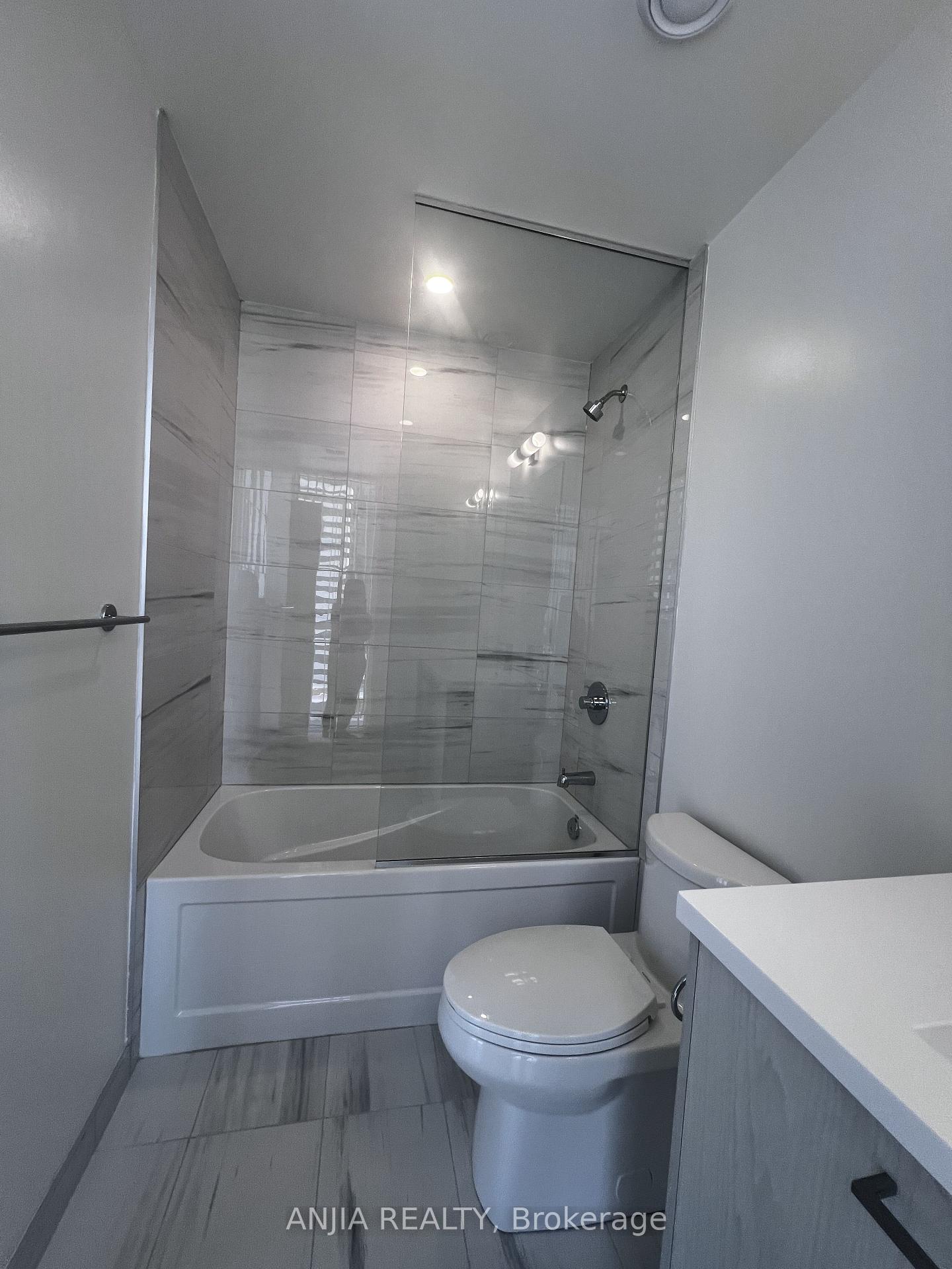 Photo 24 of Unit 1112, 28 Interchange Way, Vaughan, Vaughan Corporate Centre — HOMEH
