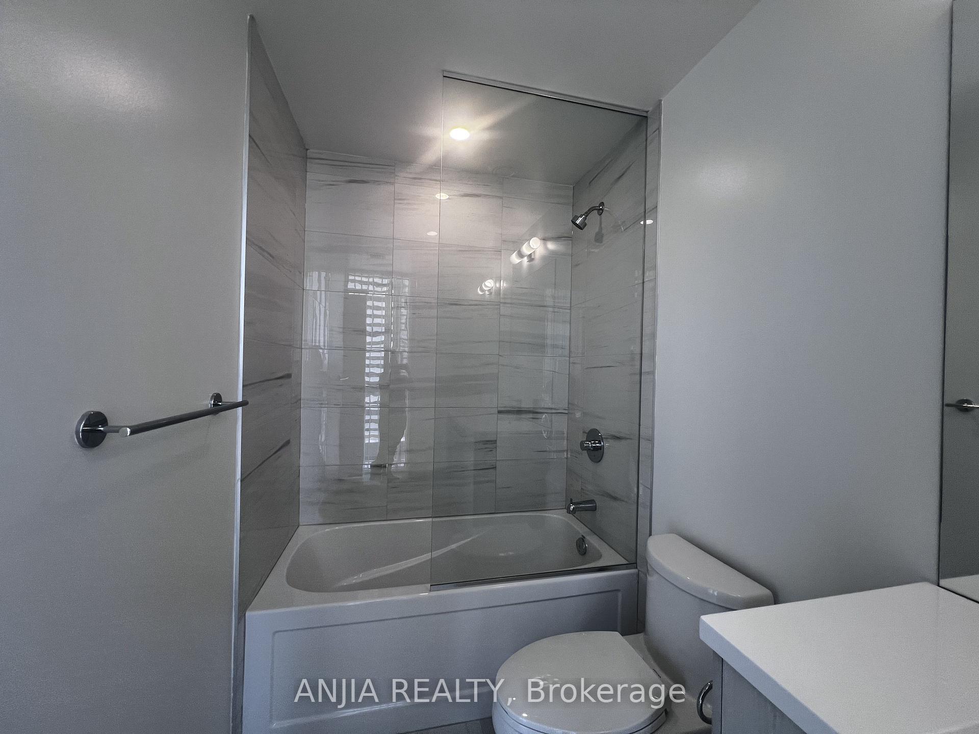 Photo 25 of Unit 1112, 28 Interchange Way, Vaughan, Vaughan Corporate Centre — HOMEH