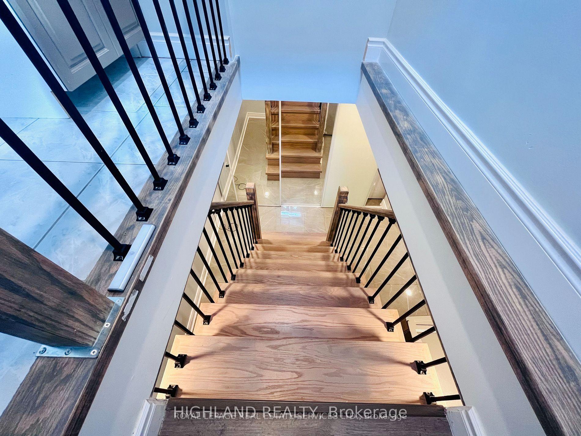 Photo 2 of Unit Bsmt, 252 Hickory Circle, Oakville, Wedgewood Creek — HOMEH
