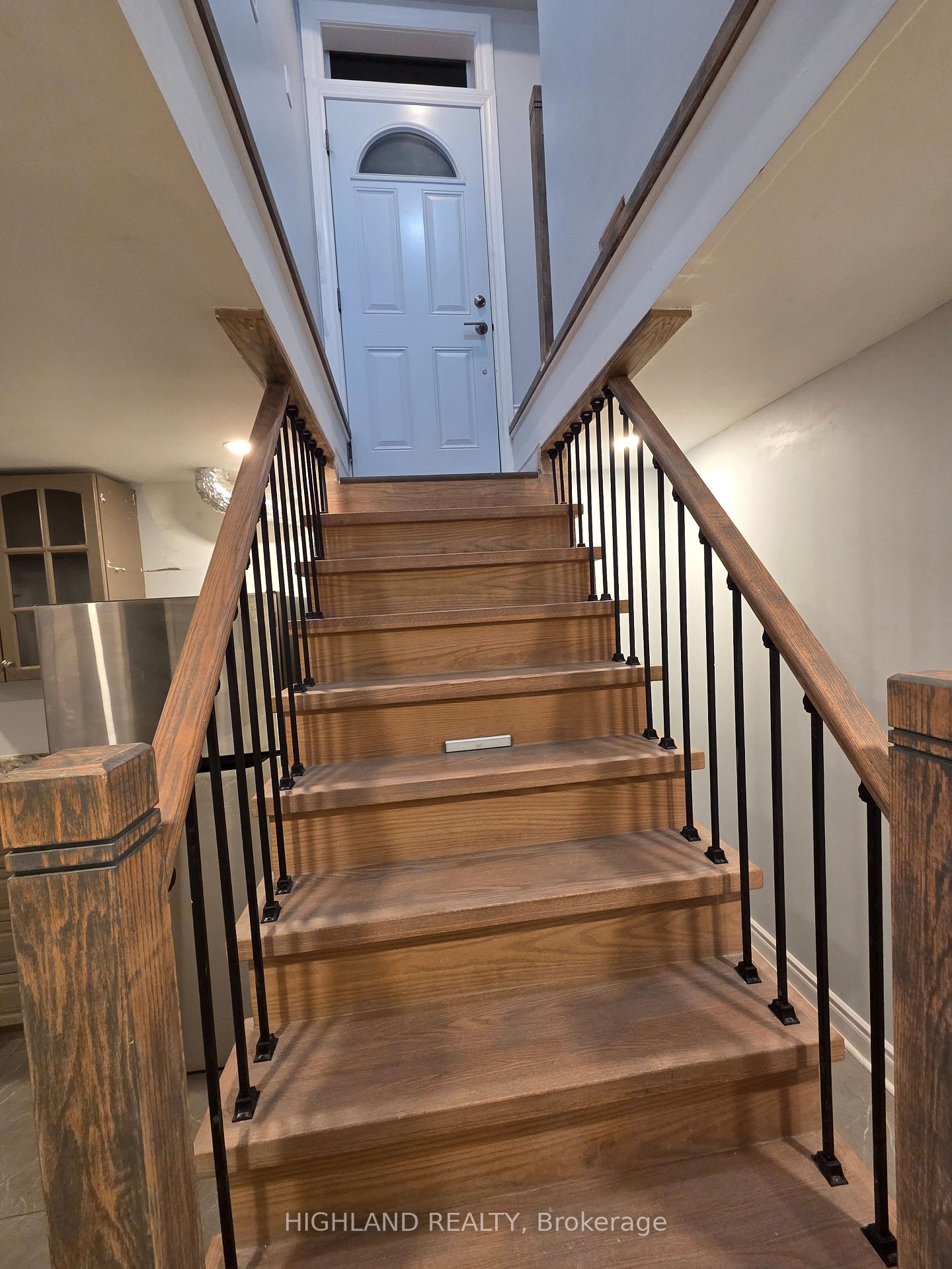 Photo 3 of Unit Bsmt, 252 Hickory Circle, Oakville, Wedgewood Creek — HOMEH