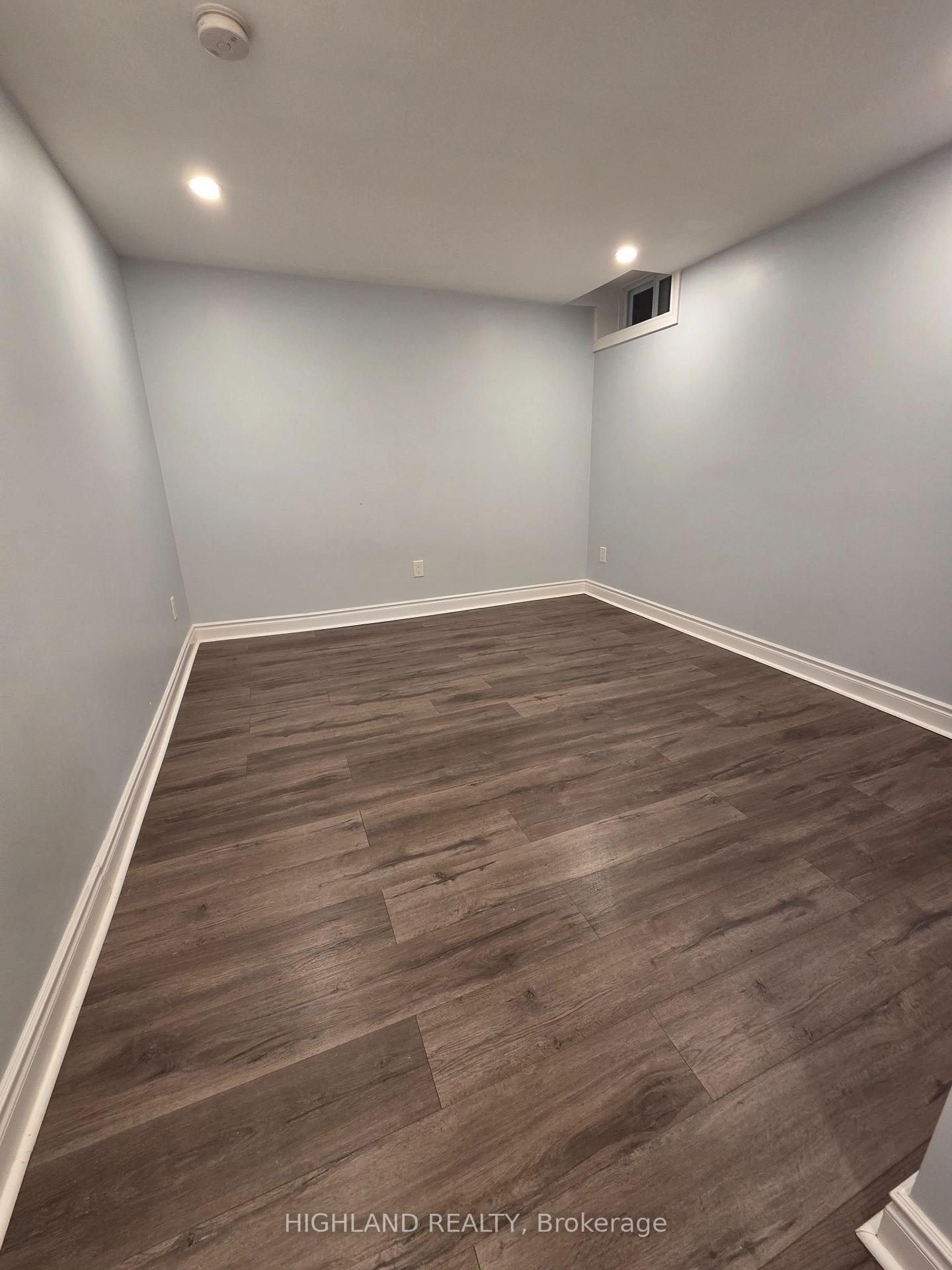 Photo 7 of Unit Bsmt, 252 Hickory Circle, Oakville, Wedgewood Creek — HOMEH