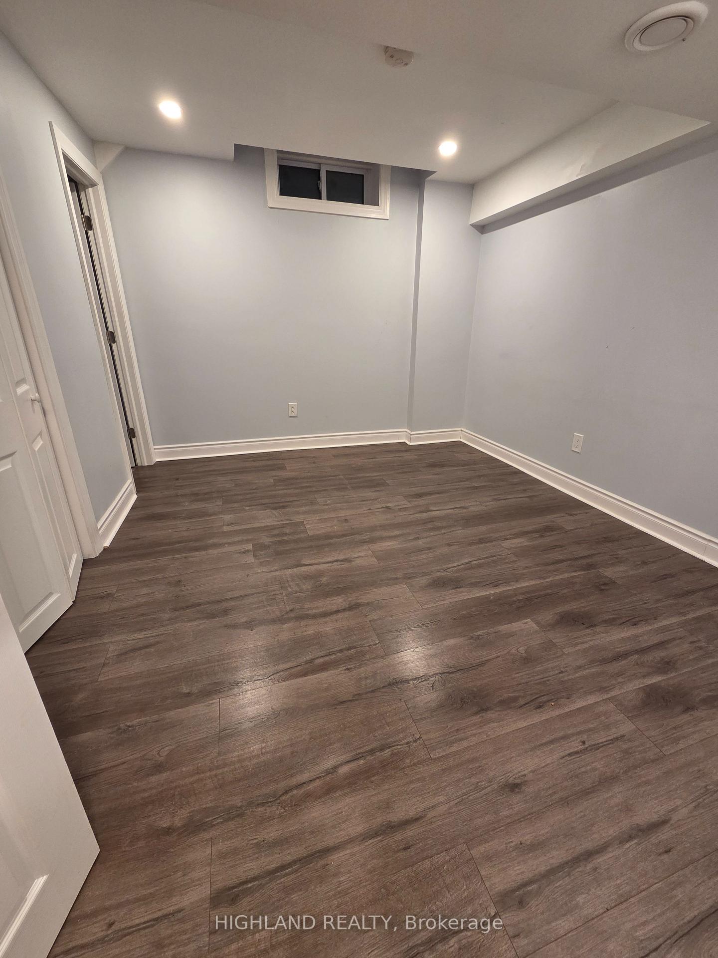 Photo 9 of Unit Bsmt, 252 Hickory Circle, Oakville, Wedgewood Creek — HOMEH