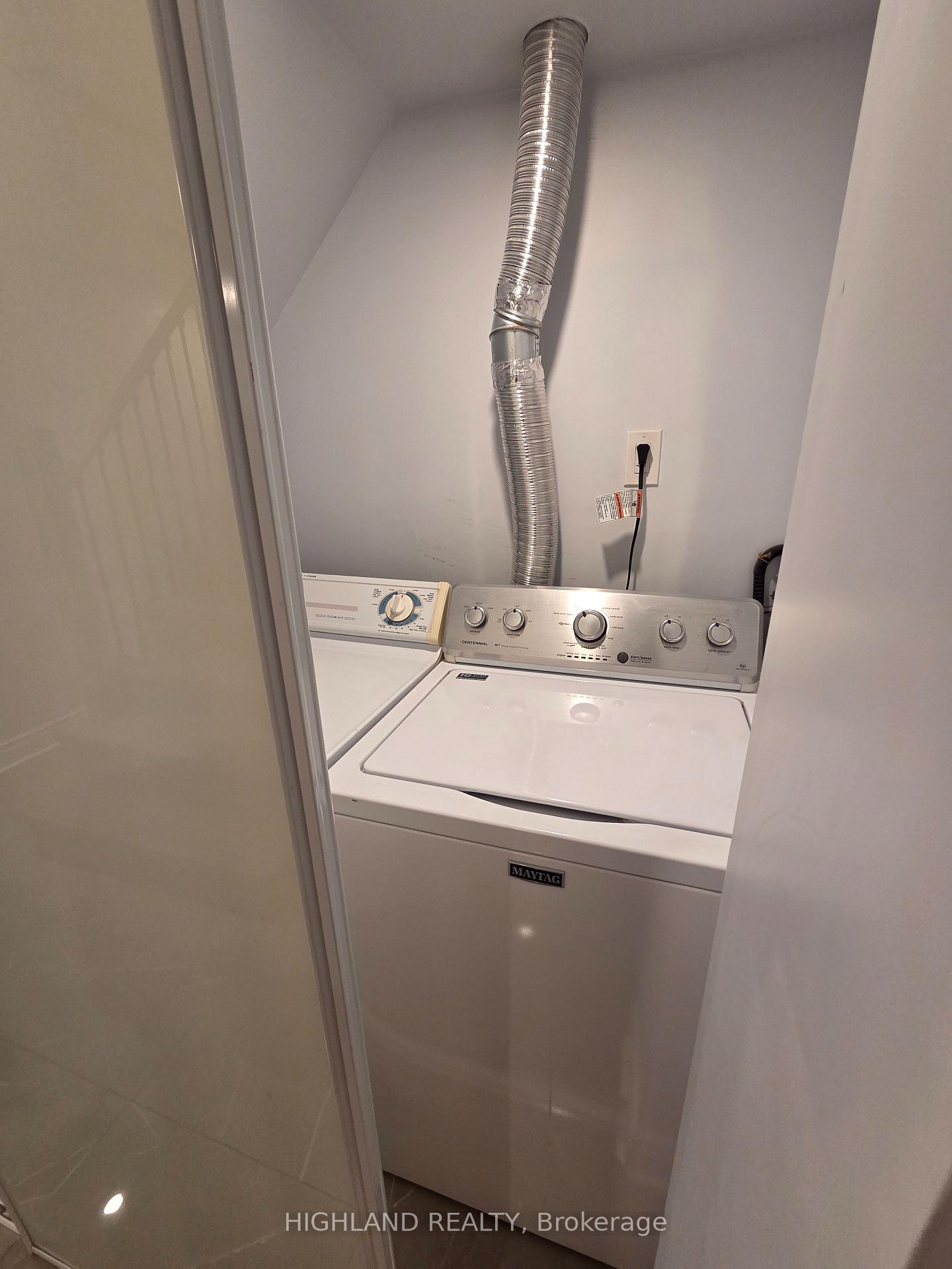 Photo 11 of Unit Bsmt, 252 Hickory Circle, Oakville, Wedgewood Creek — HOMEH
