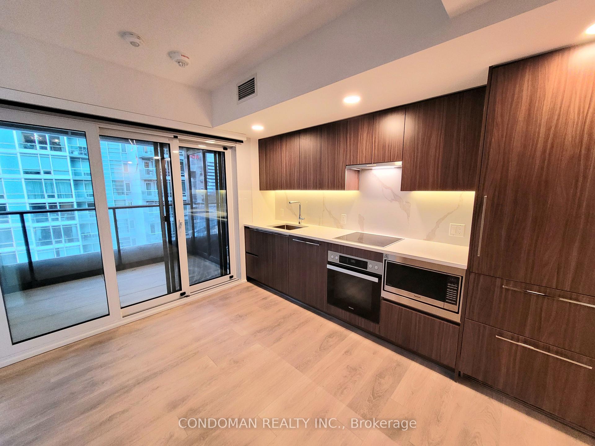 Photo 1 of Unit 703, 1 Concord Cityplace Way, Toronto, Waterfront Communities — HOMEH