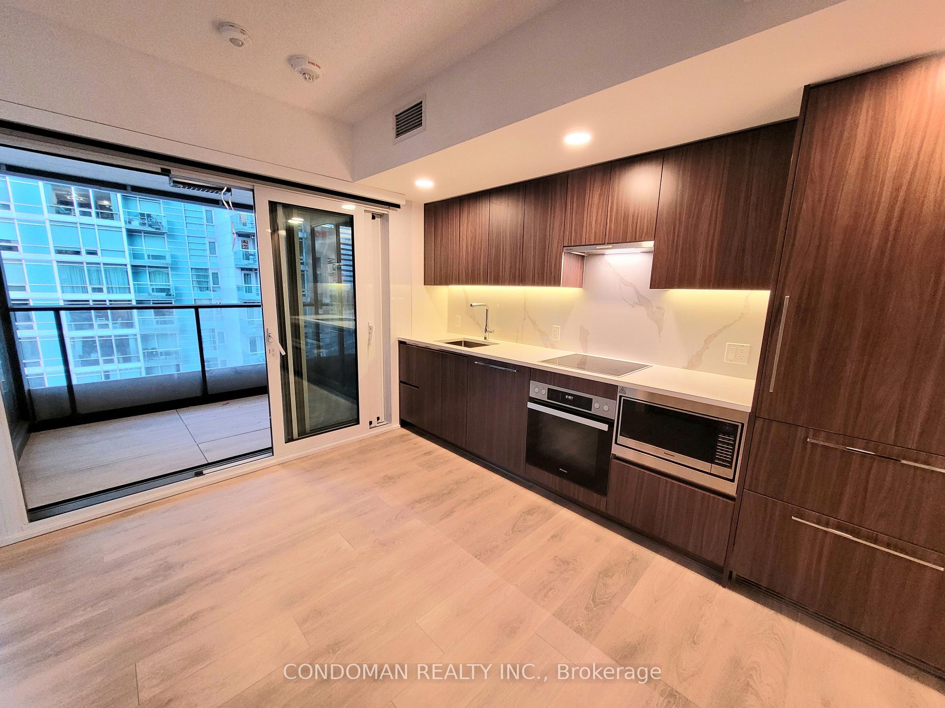 Photo 2 of Unit 703, 1 Concord Cityplace Way, Toronto, Waterfront Communities — HOMEH