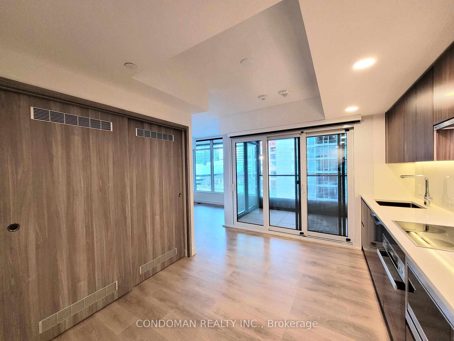 Photo 3 of Unit 703, 1 Concord Cityplace Way, Toronto, Waterfront Communities — HOMEH