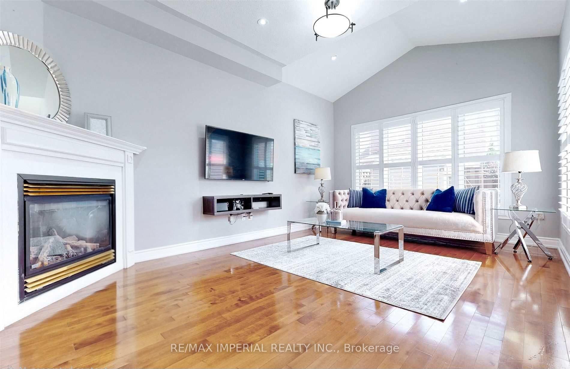 Photo 10 of 156 Goldenwood Crescent, Markham, Greensborough — HOMEH