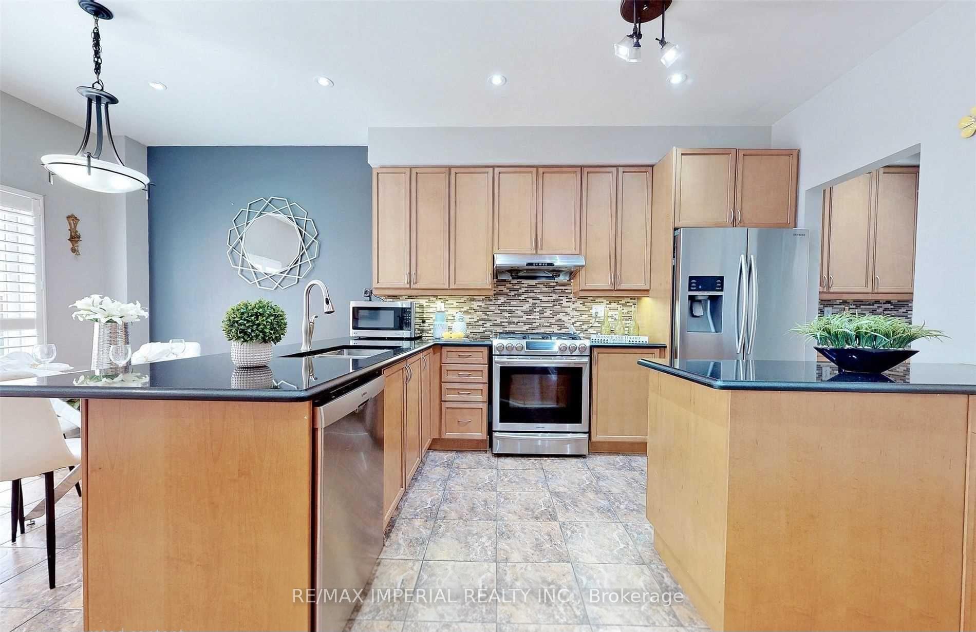 Photo 13 of 156 Goldenwood Crescent, Markham, Greensborough — HOMEH