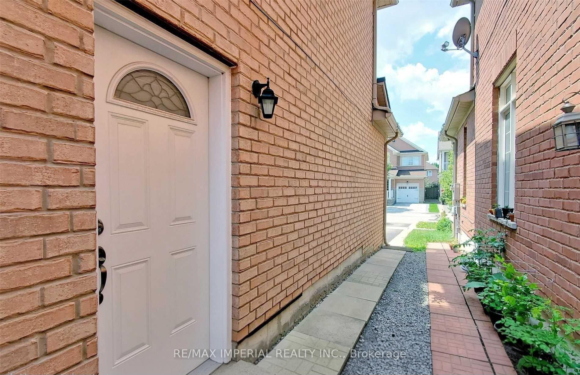 Photo 8 of 156 Goldenwood Crescent, Markham, Greensborough — HOMEH