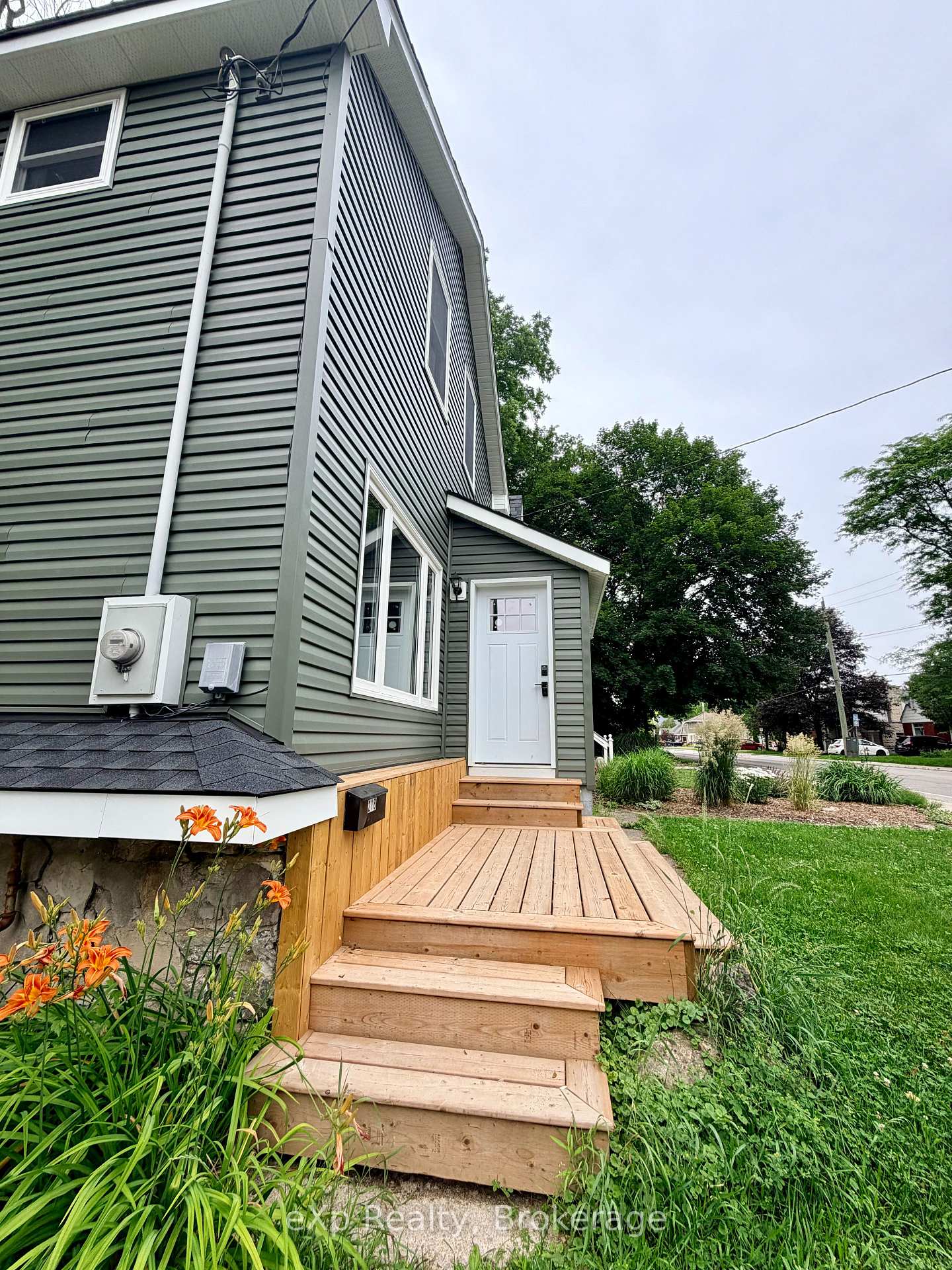 Photo 2 of 218 2nd Avenue E, Owen Sound — HOMEH