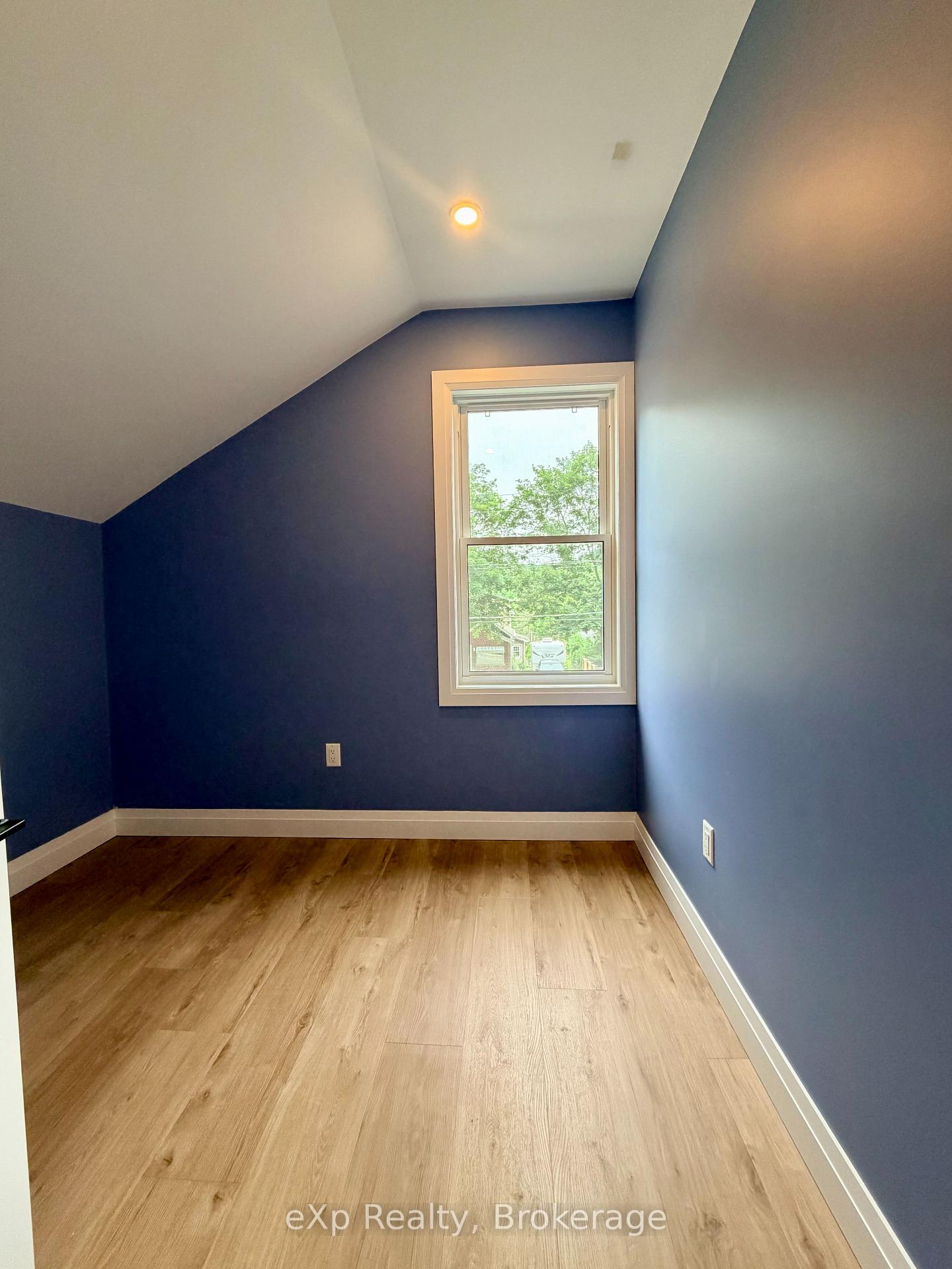 Photo 14 of 218 2nd Avenue E, Owen Sound — HOMEH