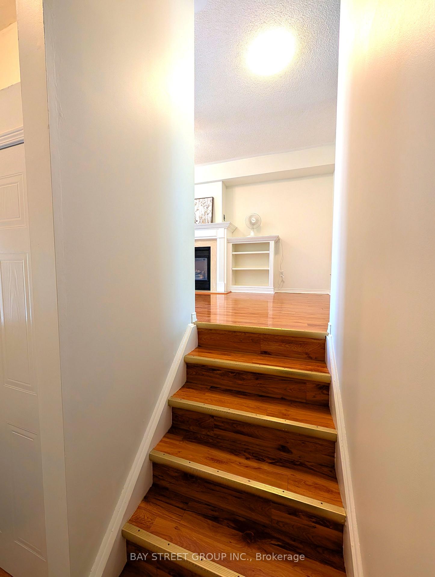 Photo 5 of 67 Rougehaven Way, Markham, Vinegar Hill — HOMEH