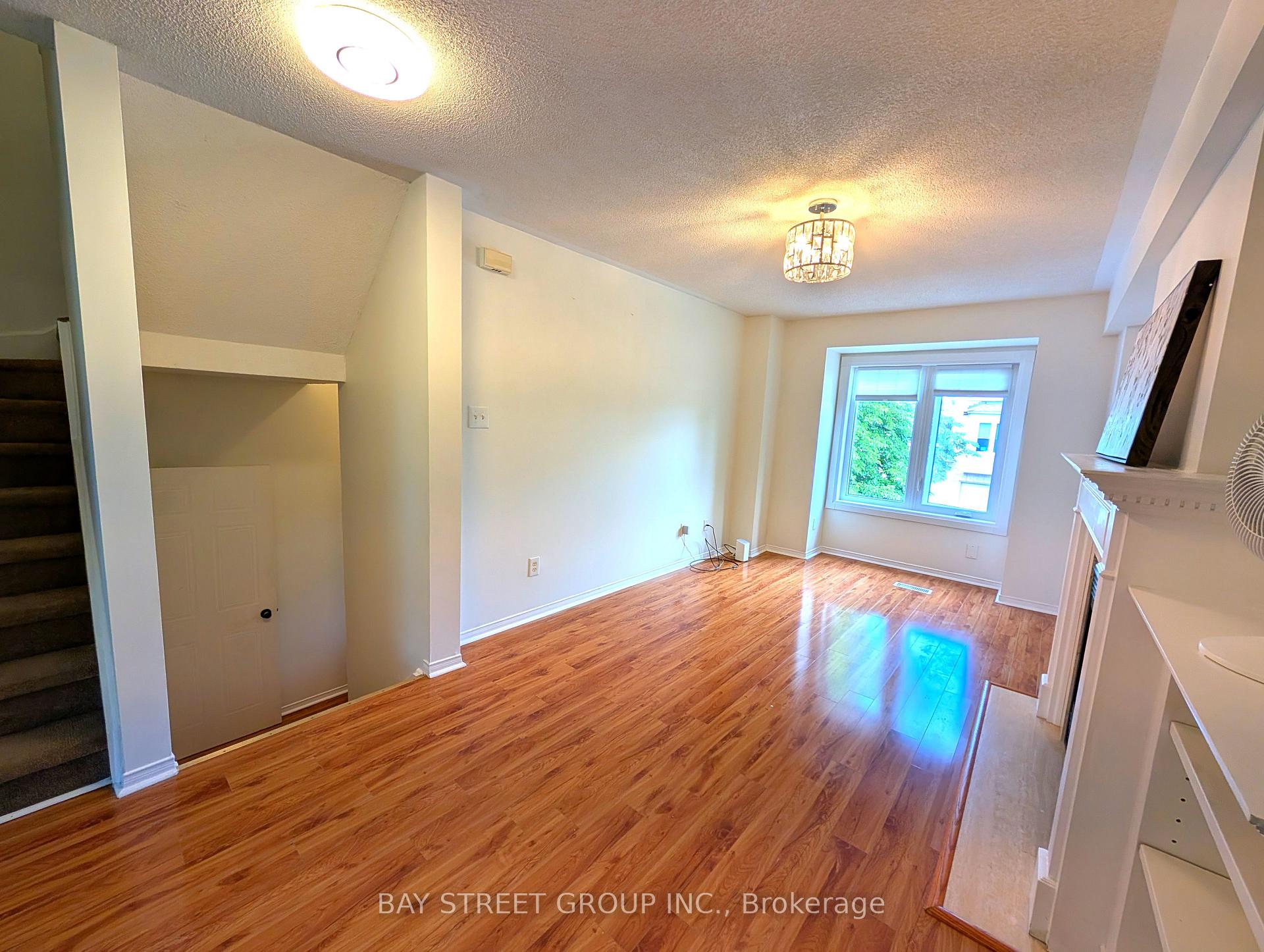 Photo 7 of 67 Rougehaven Way, Markham, Vinegar Hill — HOMEH