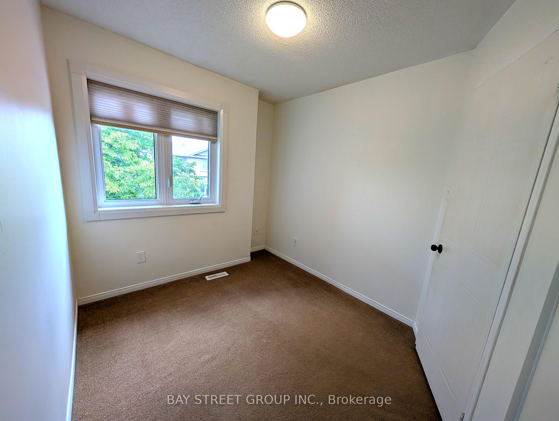 Photo 18 of 67 Rougehaven Way, Markham, Vinegar Hill — HOMEH