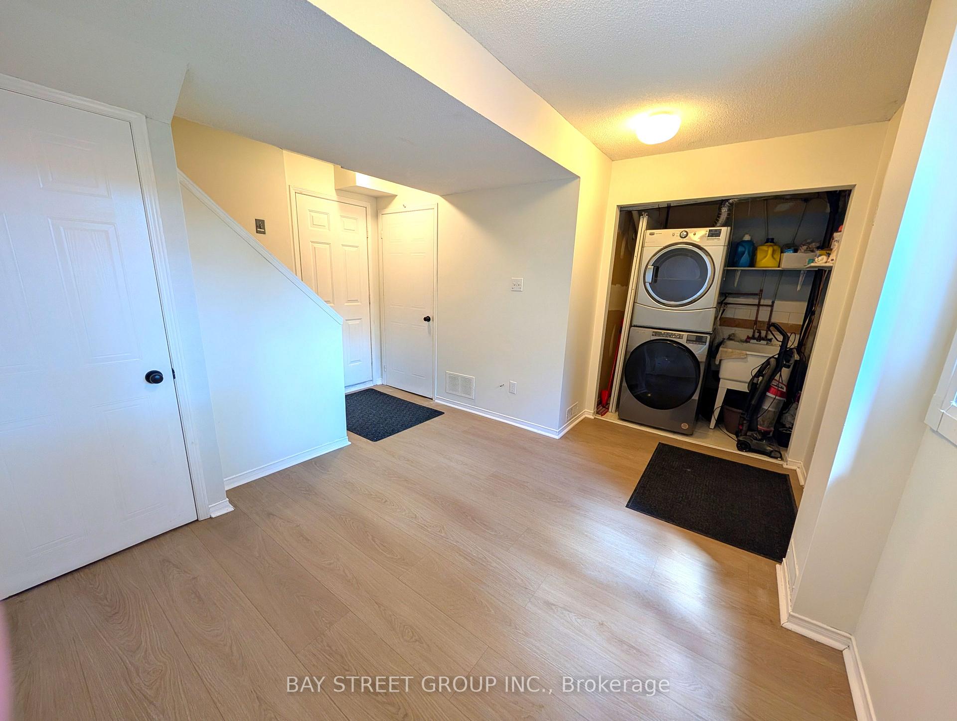 Photo 33 of 67 Rougehaven Way, Markham, Vinegar Hill — HOMEH