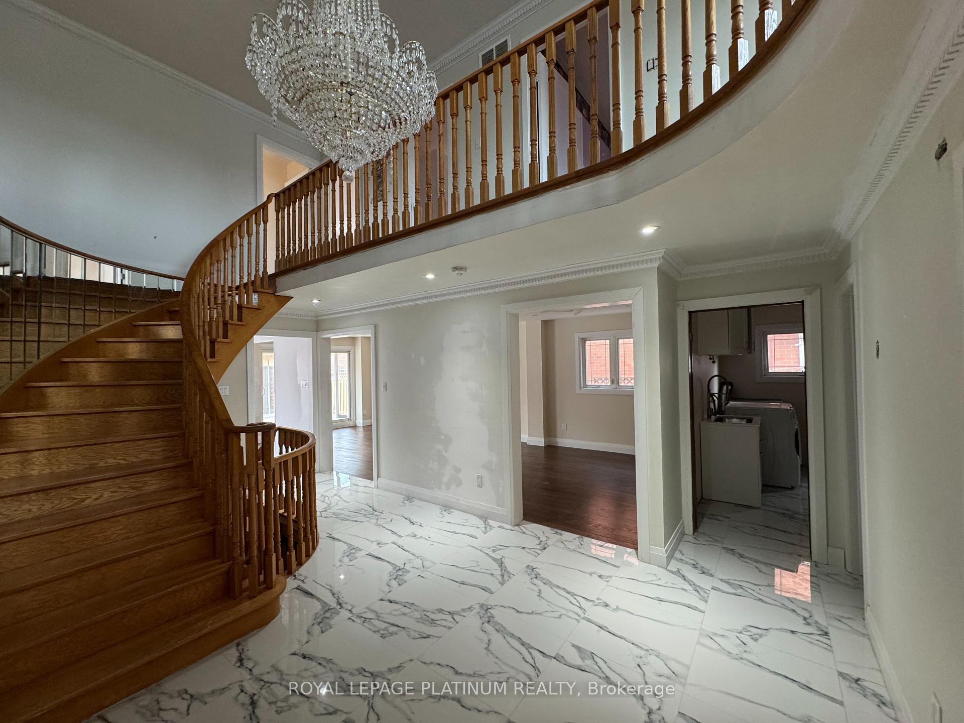 Photo 2 of 60 Brookfield Court, Brampton, Fletcher's West — HOMEH