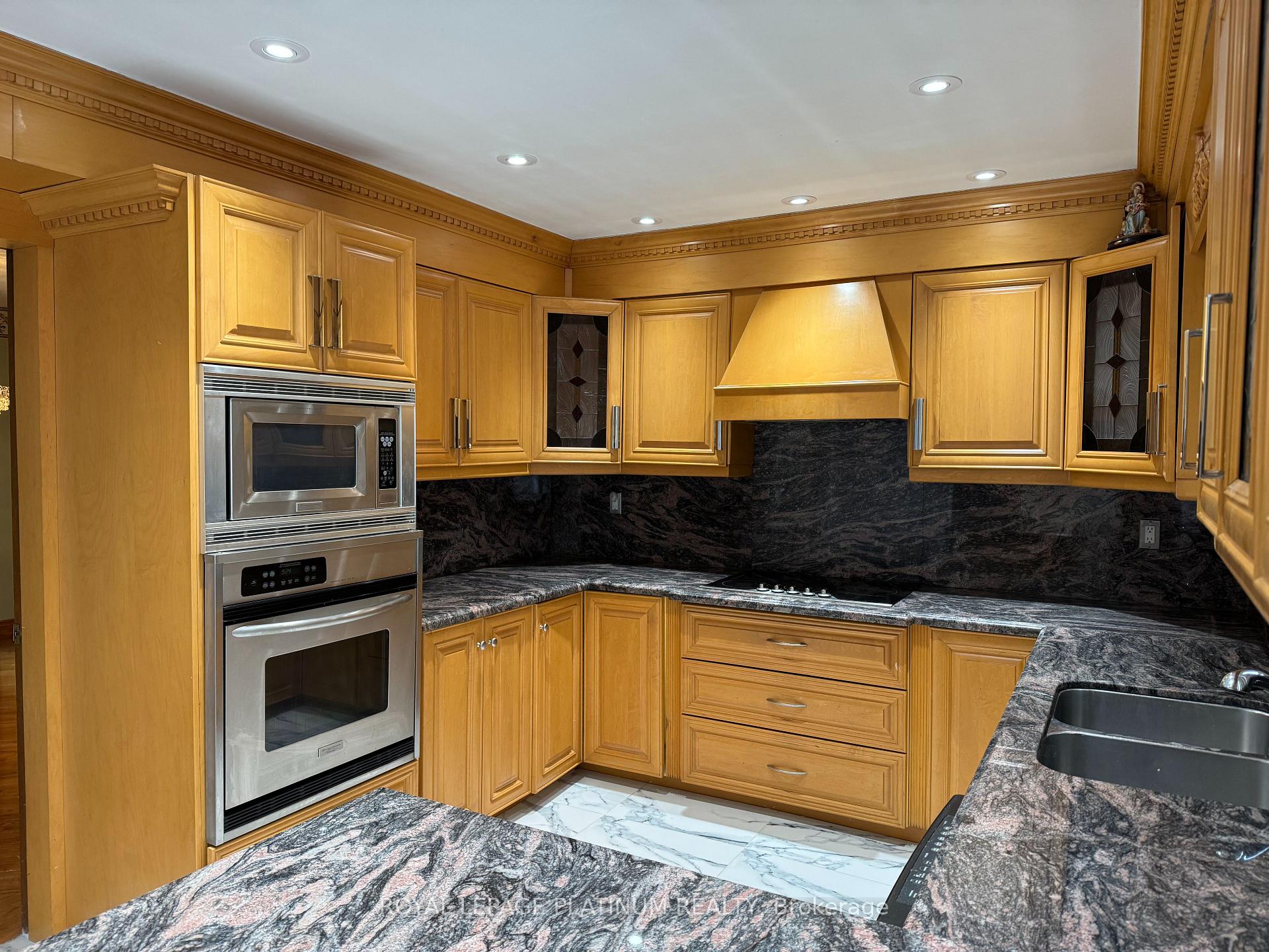 Photo 6 of 60 Brookfield Court, Brampton, Fletcher's West — HOMEH