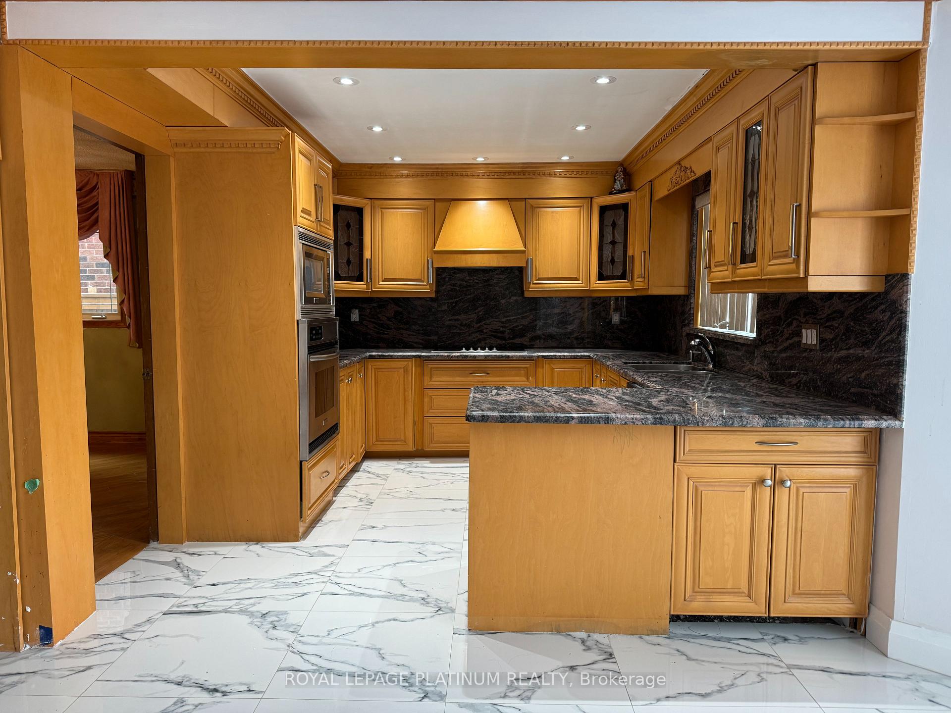 Photo 7 of 60 Brookfield Court, Brampton, Fletcher's West — HOMEH
