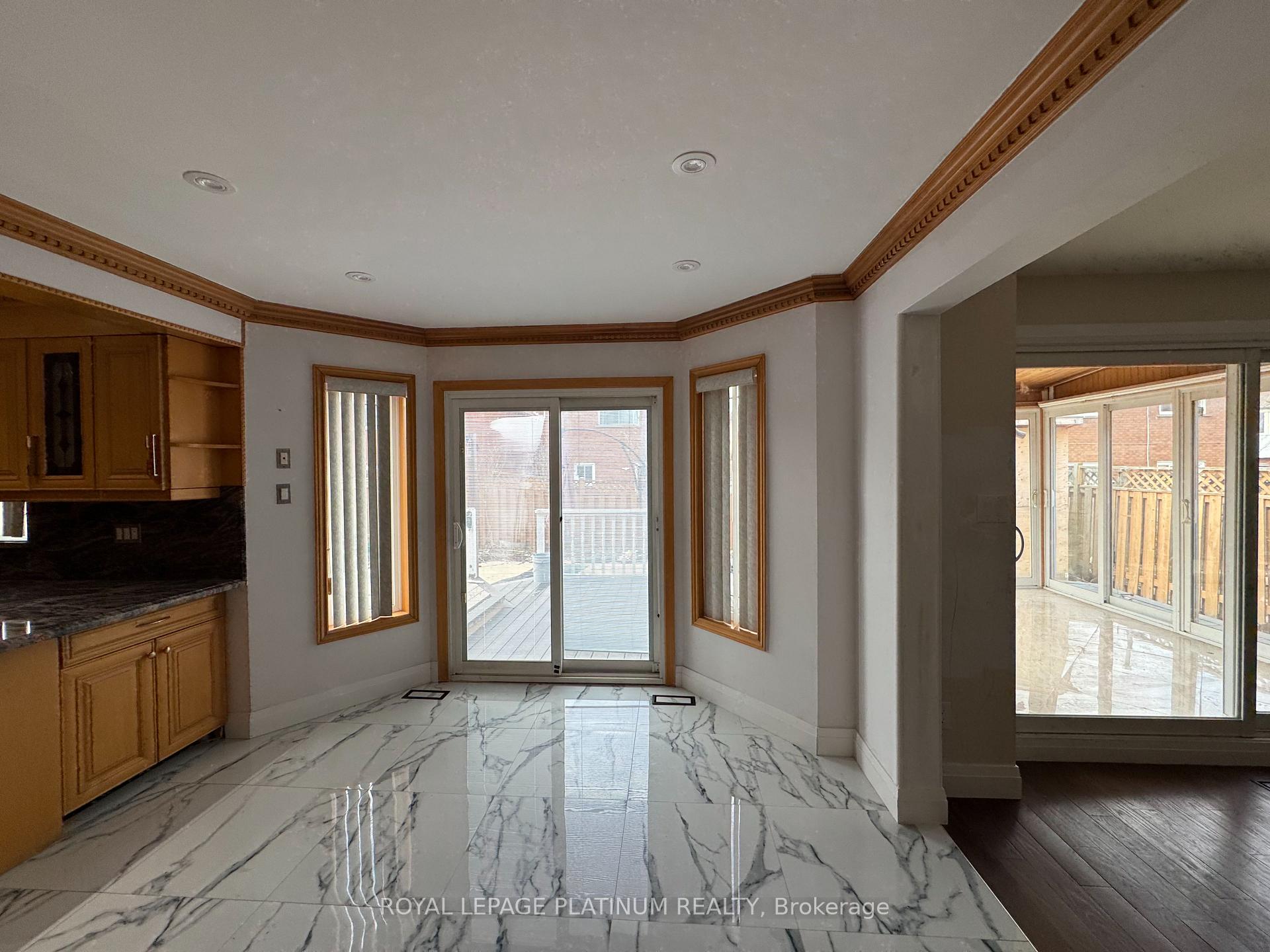 Photo 8 of 60 Brookfield Court, Brampton, Fletcher's West — HOMEH