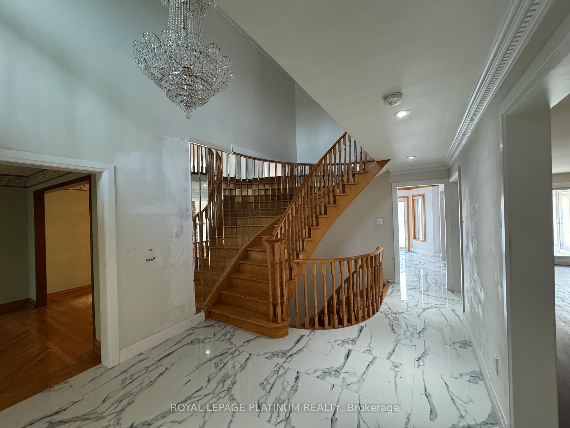 Photo 10 of 60 Brookfield Court, Brampton, Fletcher's West — HOMEH