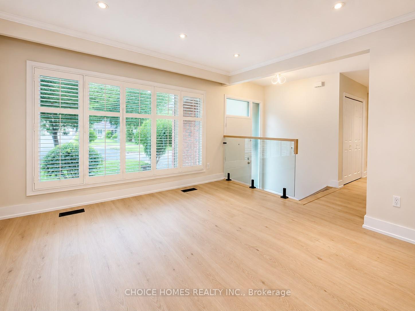 Photo 10 of 19 Landfair Crescent, Scarborough, Woburn — HOMEH