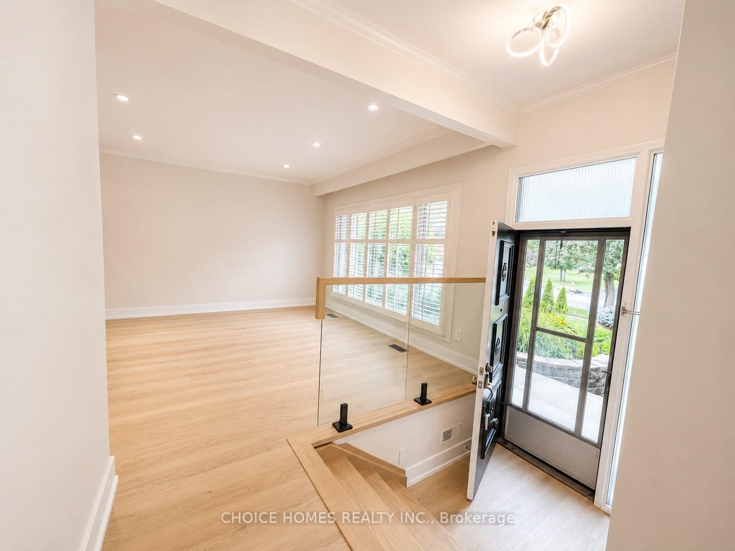 Photo 13 of 19 Landfair Crescent, Scarborough, Woburn — HOMEH