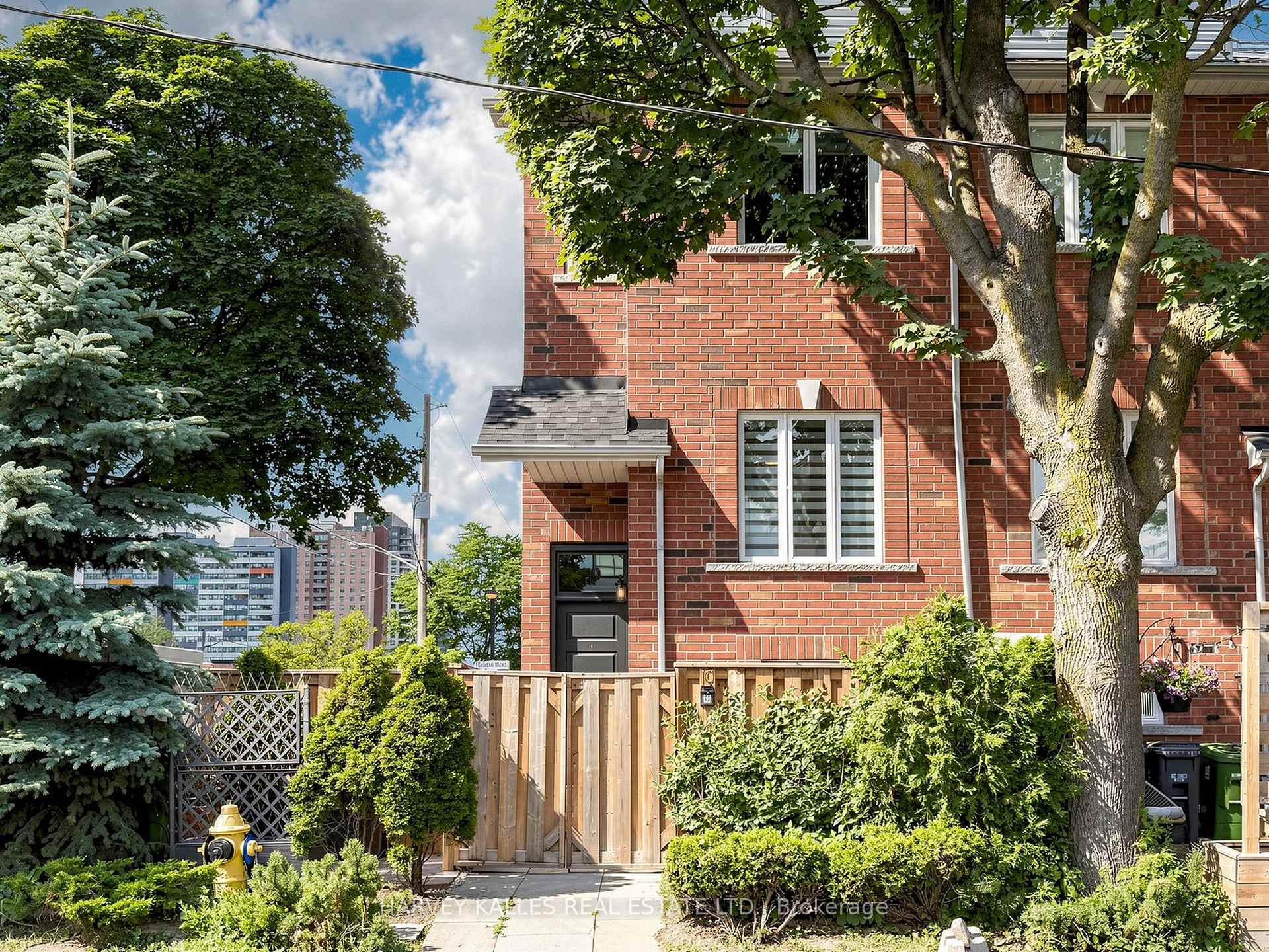 Photo 2 of 10 Lightbourn Avenue, Toronto, Dovercourt-Wallace Emerson-Junction — HOMEH
