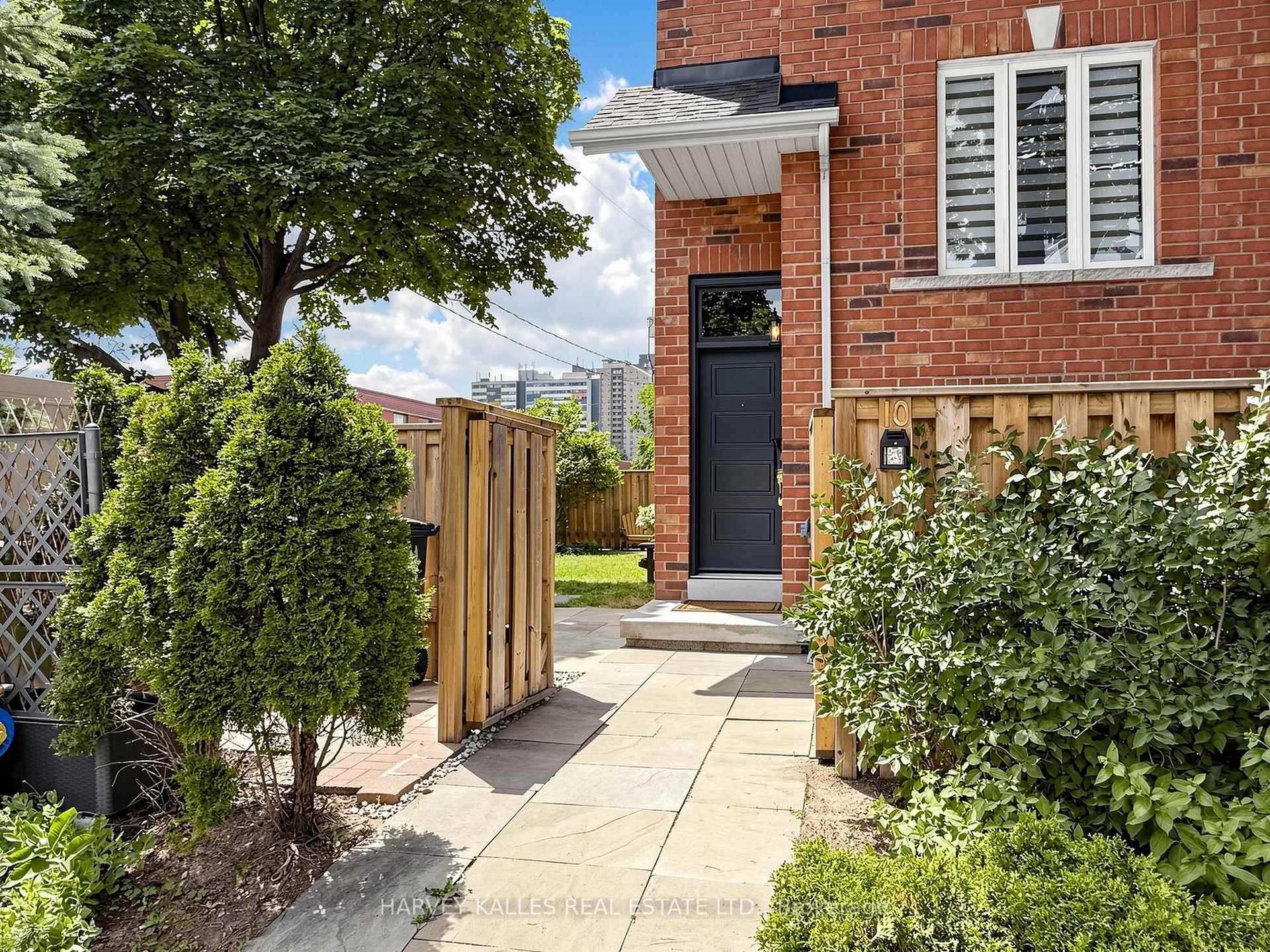 Photo 3 of 10 Lightbourn Avenue, Toronto, Dovercourt-Wallace Emerson-Junction — HOMEH
