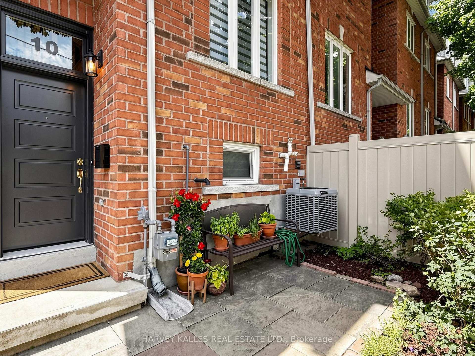 Photo 4 of 10 Lightbourn Avenue, Toronto, Dovercourt-Wallace Emerson-Junction — HOMEH
