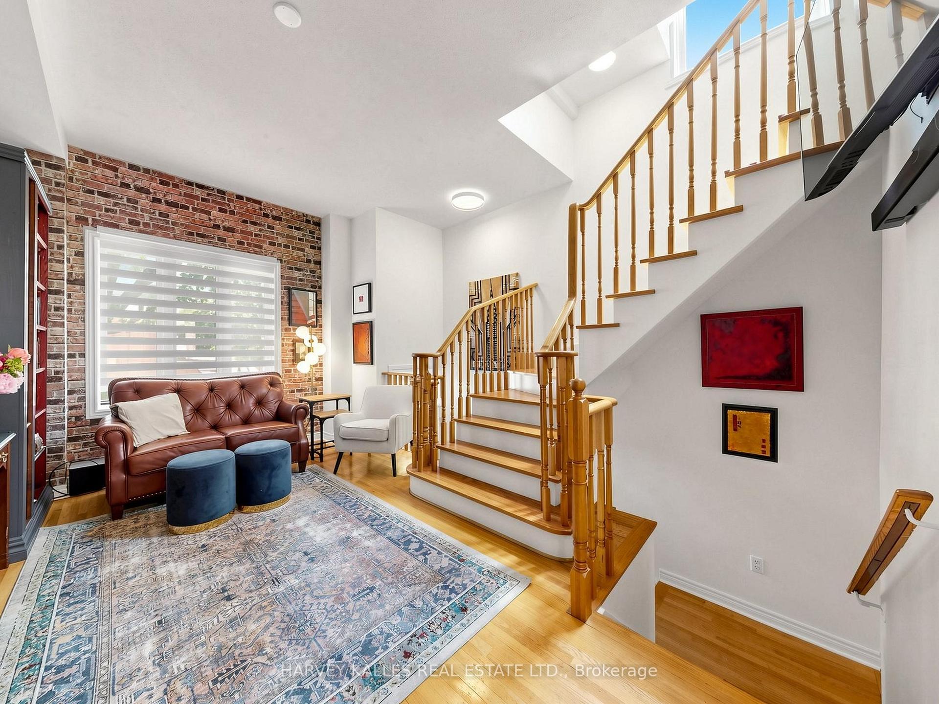 Photo 5 of 10 Lightbourn Avenue, Toronto, Dovercourt-Wallace Emerson-Junction — HOMEH