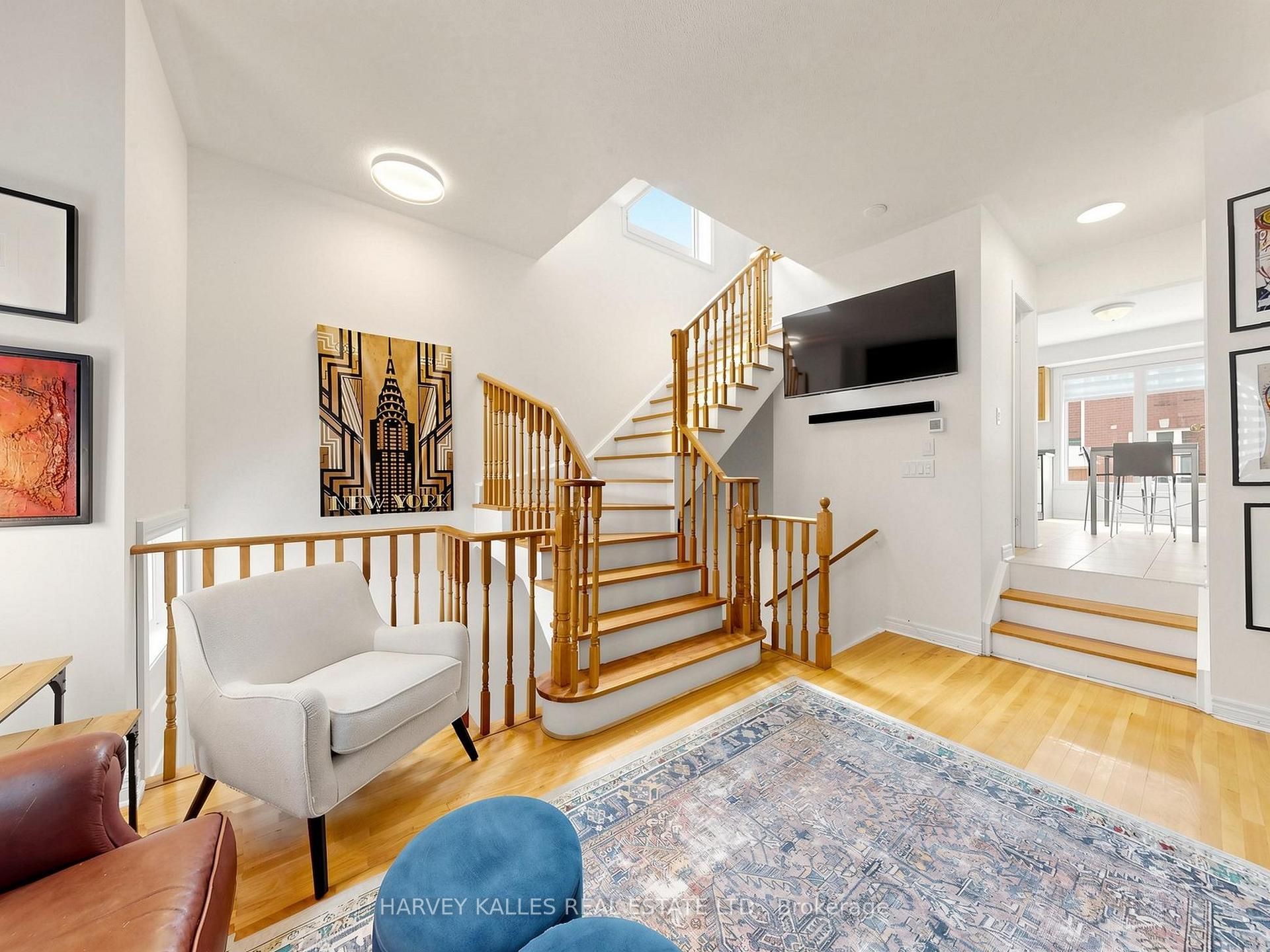 Photo 9 of 10 Lightbourn Avenue, Toronto, Dovercourt-Wallace Emerson-Junction — HOMEH