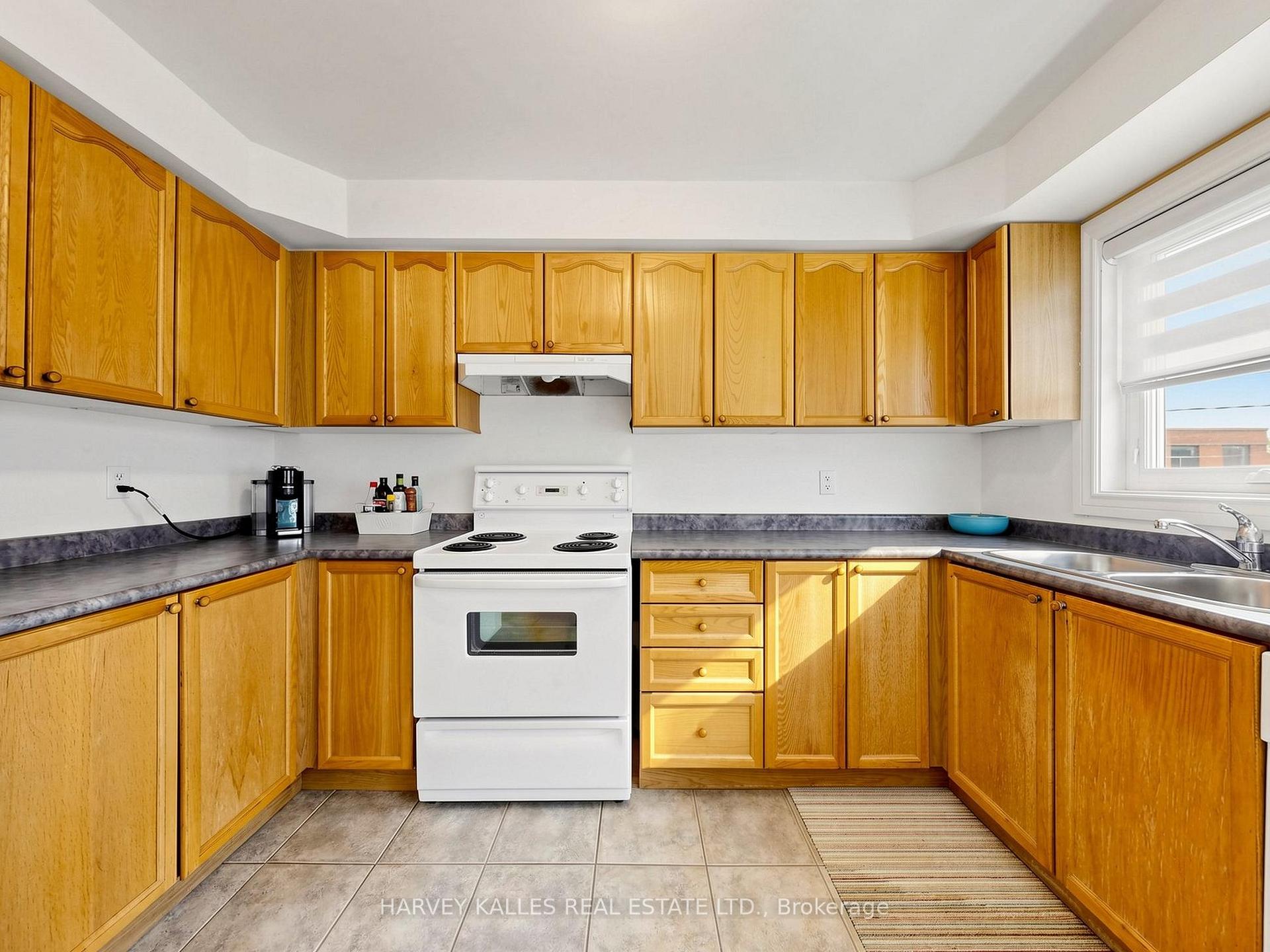 Photo 14 of 10 Lightbourn Avenue, Toronto, Dovercourt-Wallace Emerson-Junction — HOMEH