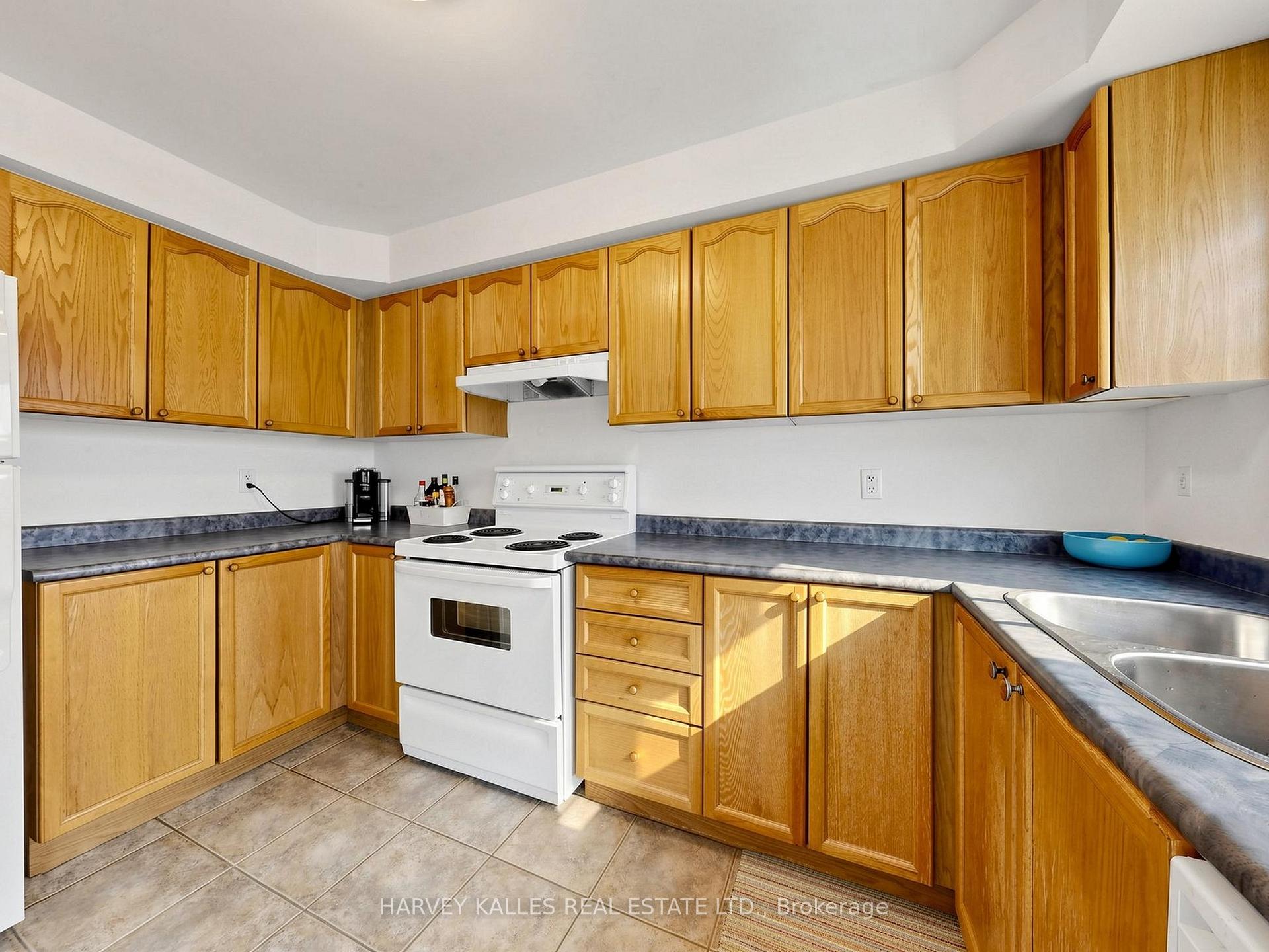 Photo 15 of 10 Lightbourn Avenue, Toronto, Dovercourt-Wallace Emerson-Junction — HOMEH