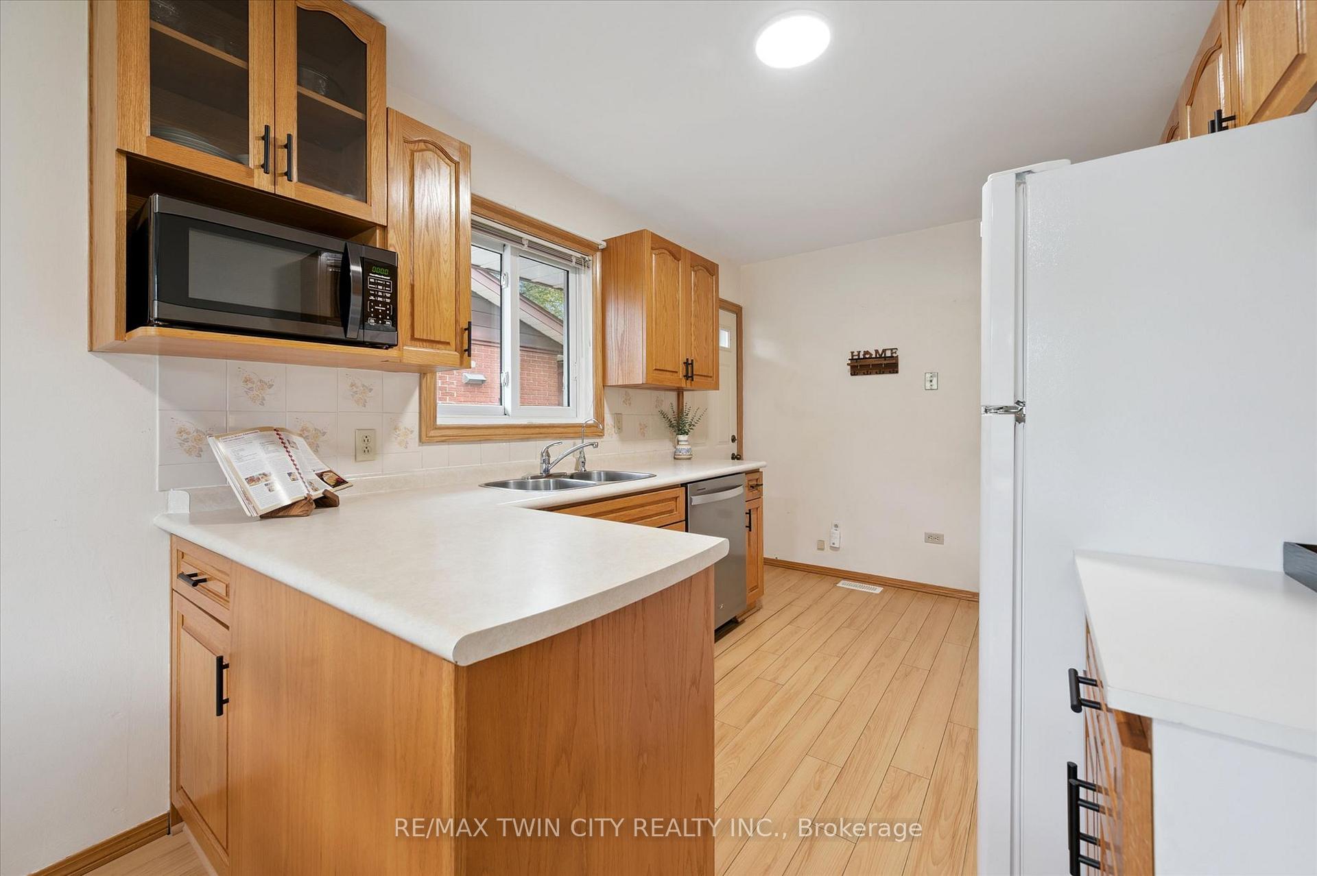 Photo 6 of 269 Ross Avenue, Kitchener, Stanley Park — HOMEH